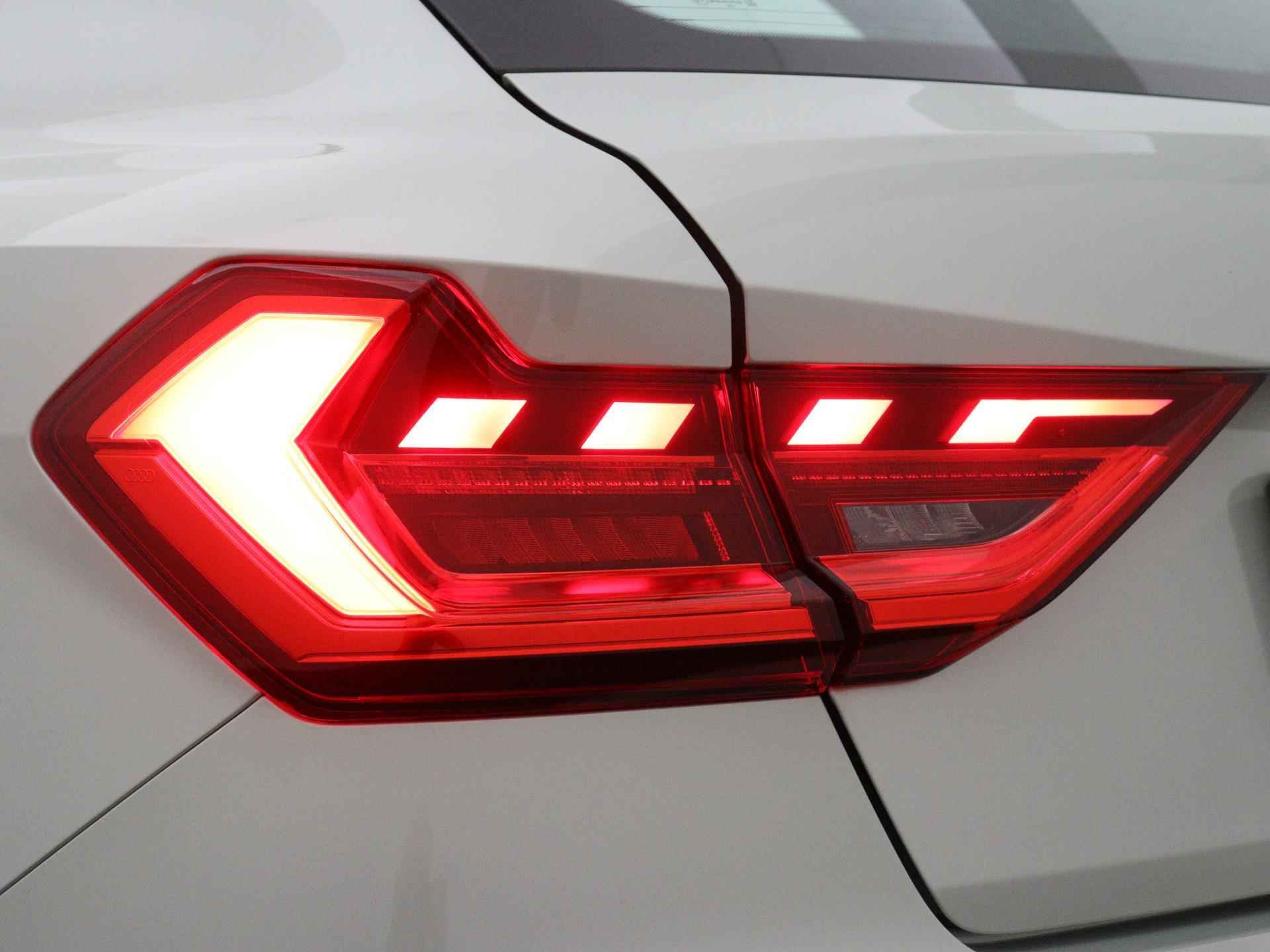 Audi A1 Sportback 25 TFSI S edition 95 PK | Automaat | Climatronic | 3-spaaks Sportstuur | 17 inch lichtmetalen velgen | Contrastpakket | Optiekpakket Zwart plus | Nu € 1.255,- ACTIEKORTING! | DIRECT LEVERBAAR! | - 29/31