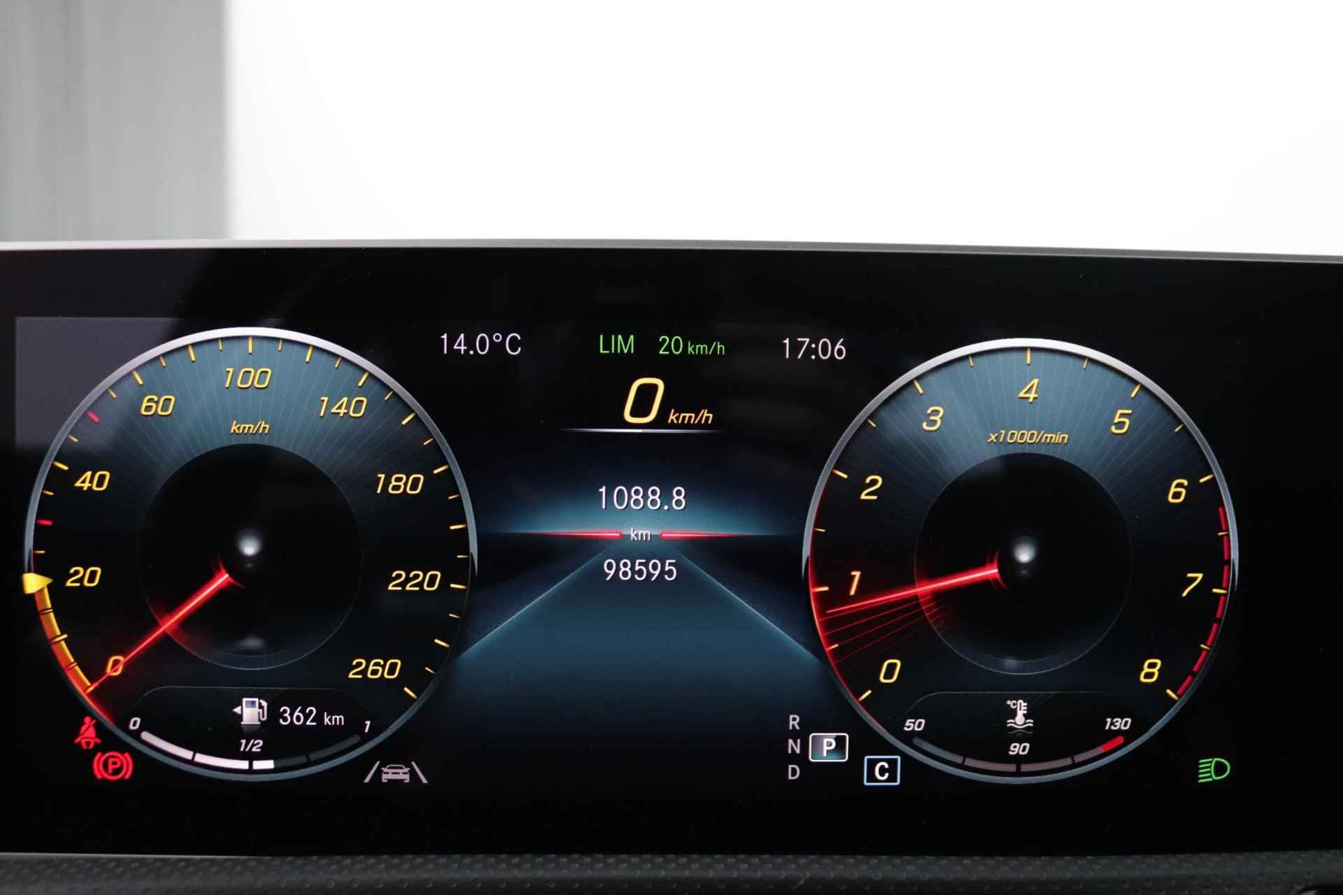 Mercedes-Benz A-klasse 200 Business Solution AMG Upgrade | Alcantara | Panoramadak | Widescreen | Schaal Stoelen |Sport Stuur| Hey Mercedes| - 19/58