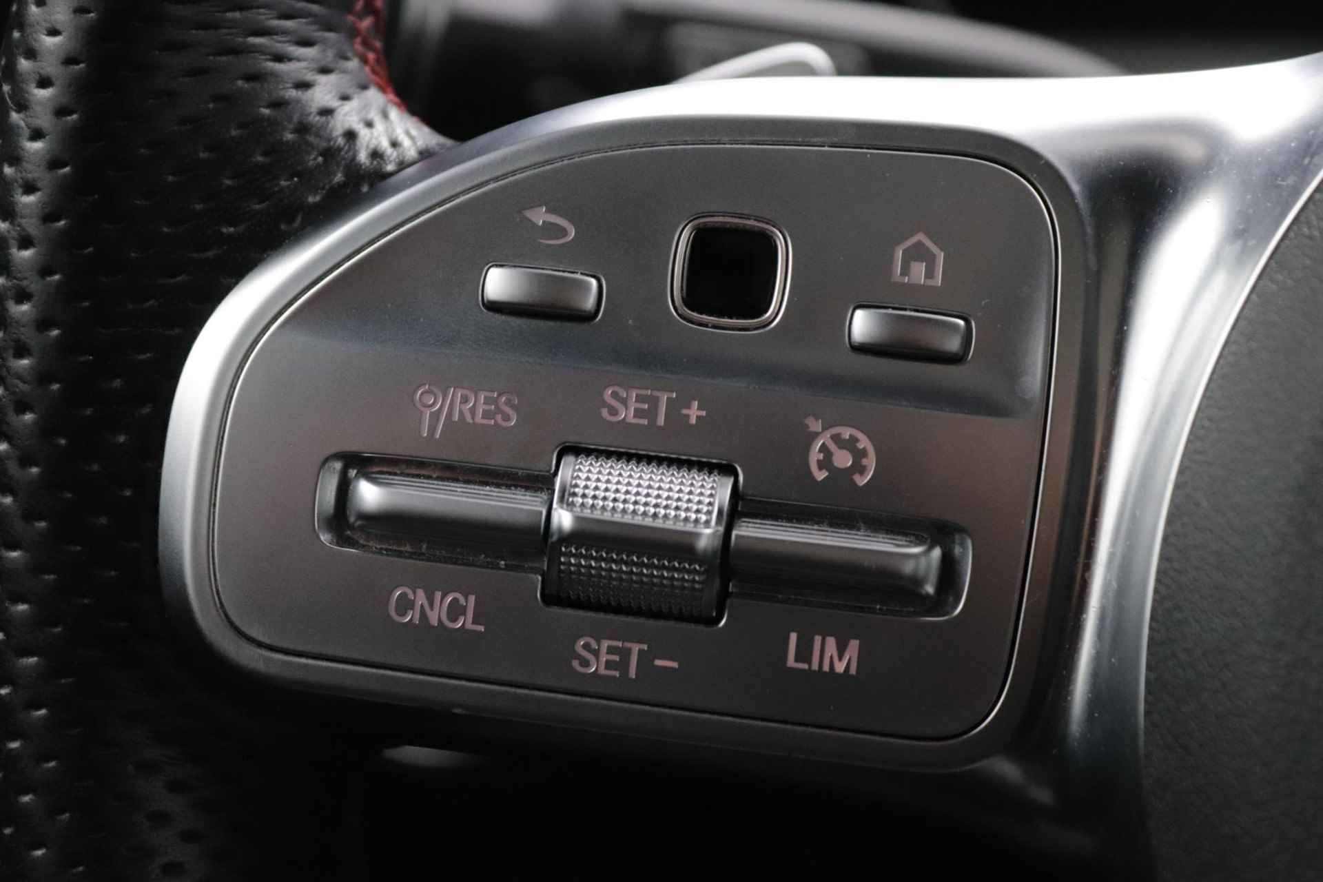 Mercedes-Benz A-klasse 200 Business Solution AMG Upgrade | Alcantara | Panoramadak | Widescreen | Schaal Stoelen |Sport Stuur| Hey Mercedes| - 31/58