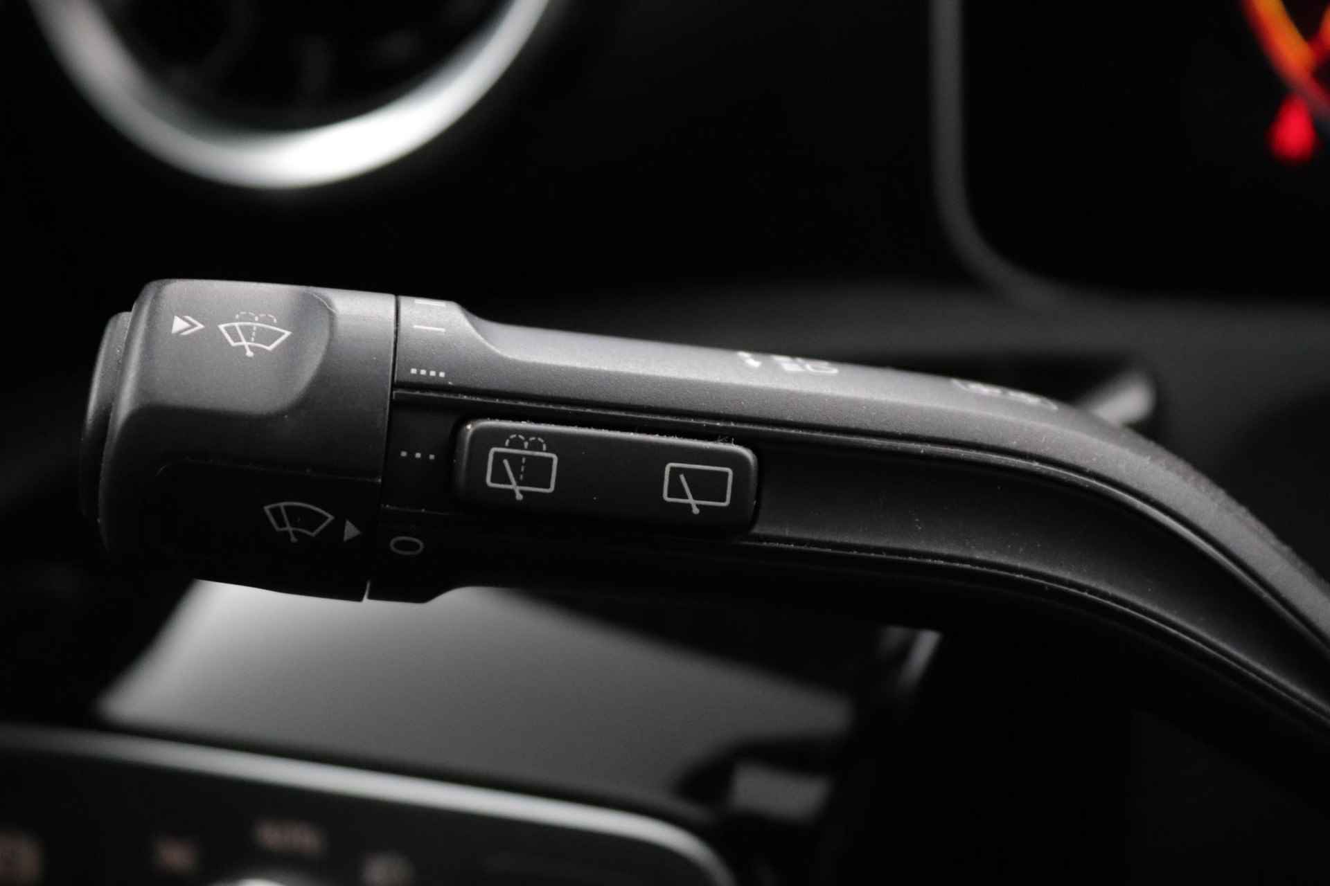 Mercedes-Benz A-klasse 200 Business Solution AMG Upgrade | Alcantara | Panoramadak | Widescreen | Schaal Stoelen |Sport Stuur| Hey Mercedes| - 33/58