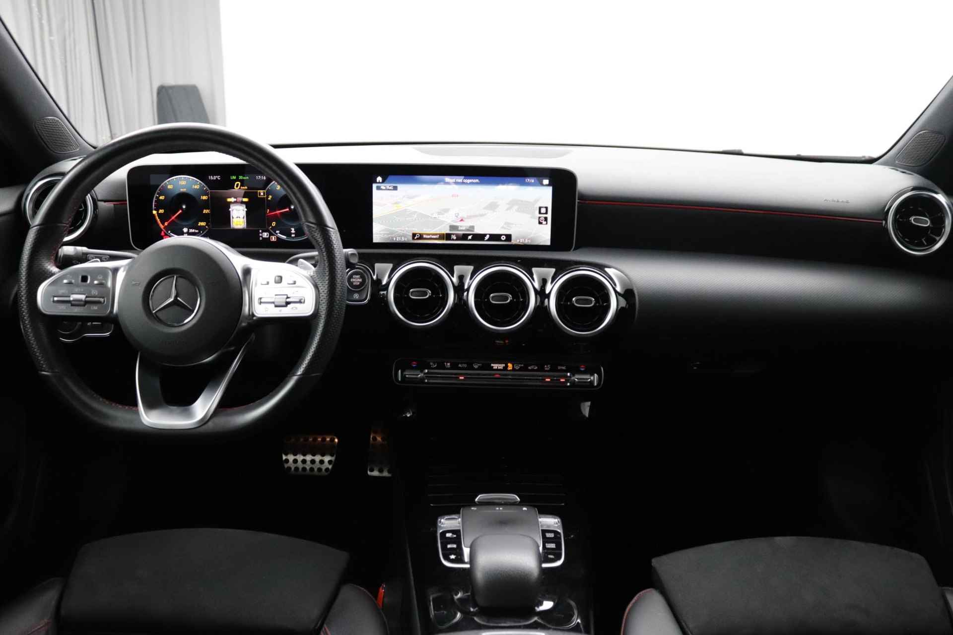 Mercedes-Benz A-klasse 200 Business Solution AMG Upgrade | Alcantara | Panoramadak | Widescreen | Schaal Stoelen |Sport Stuur| Hey Mercedes| - 48/58
