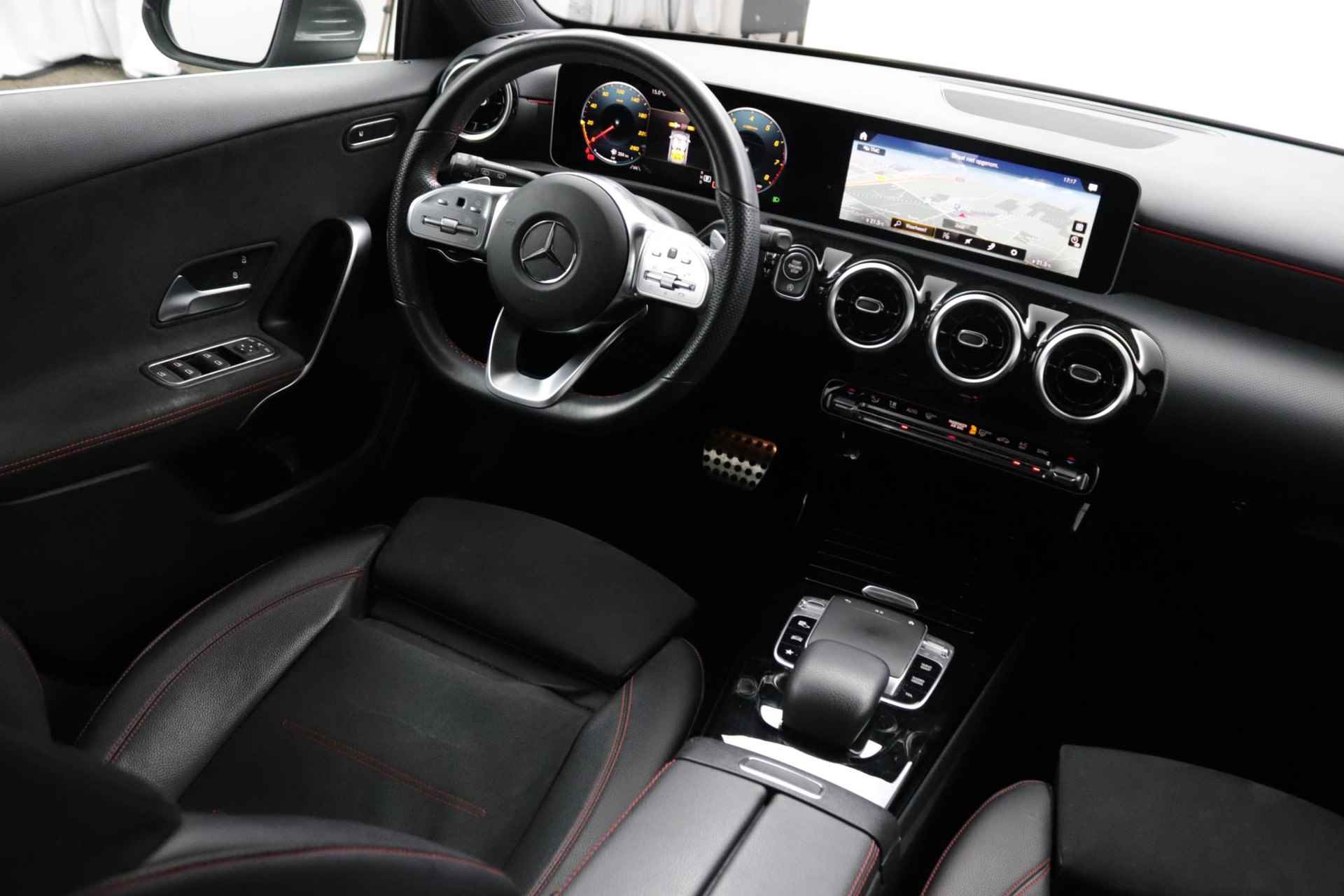 Mercedes-Benz A-klasse 200 Business Solution AMG Upgrade | Alcantara | Panoramadak | Widescreen | Schaal Stoelen |Sport Stuur| Hey Mercedes| - 49/58