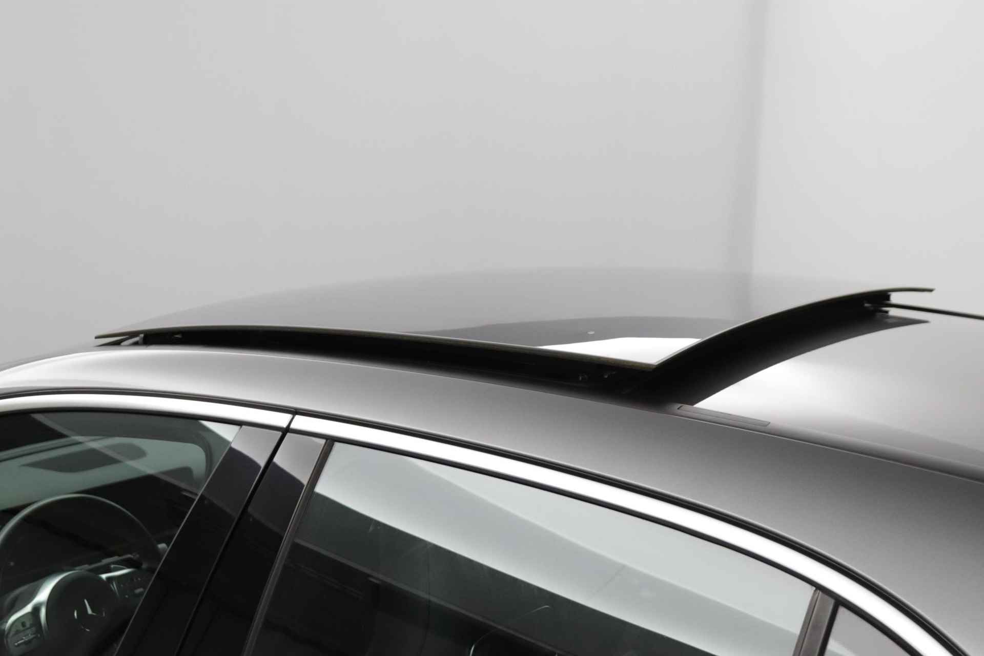 Mercedes-Benz A-klasse 200 Business Solution AMG Upgrade | Alcantara | Panoramadak | Widescreen | Schaal Stoelen |Sport Stuur| Hey Mercedes| - 56/58