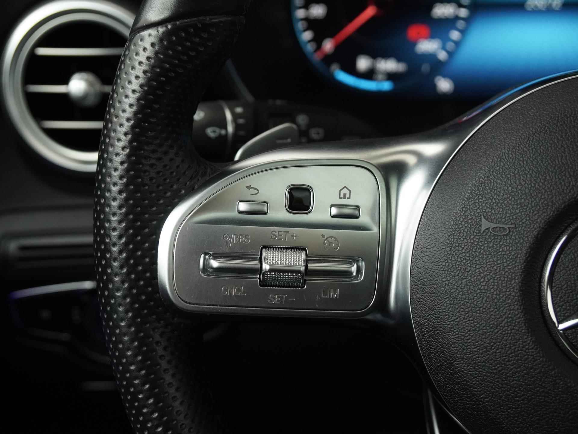 Mercedes-Benz GLC 300e 4MATIC AMG Premium | Panoramadak | Trekhaak | Camera | Carplay |  Zondag Open! - 7/46