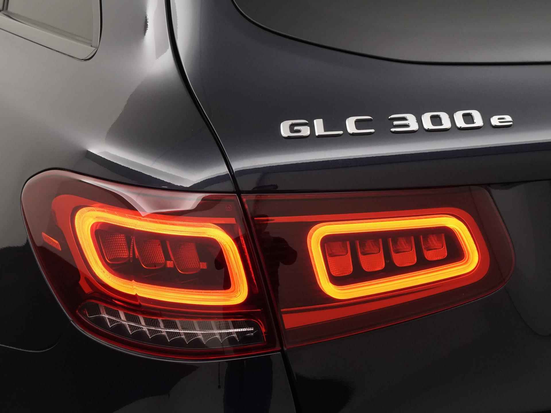 Mercedes-Benz GLC 300e 4MATIC AMG Premium | Panoramadak | Trekhaak | Camera | Carplay |  Zondag Open! - 22/46
