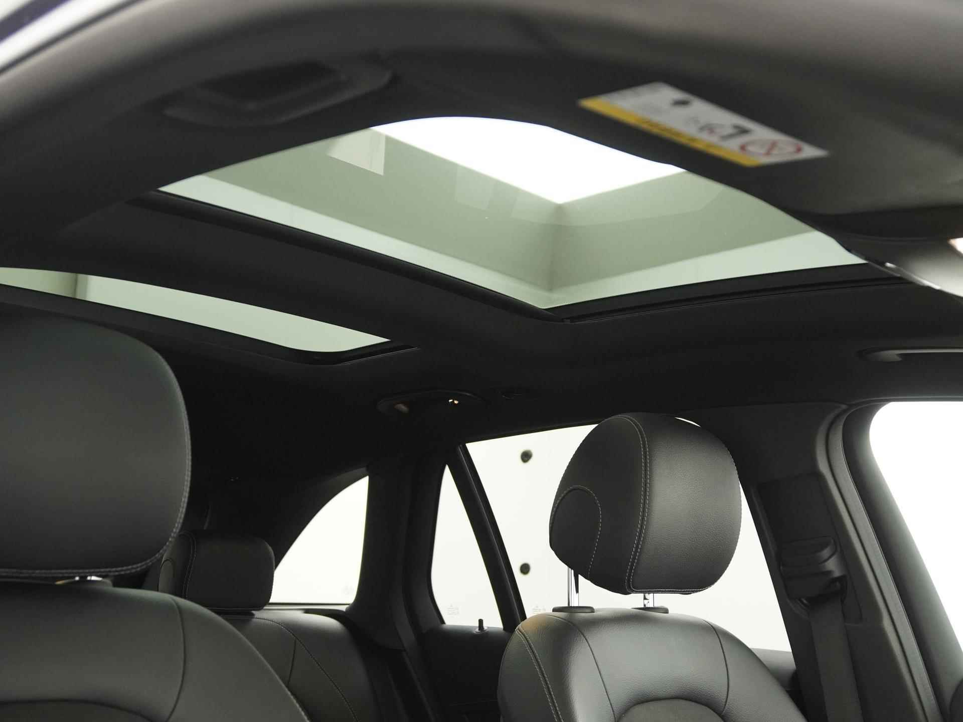 Mercedes-Benz GLC 300e 4MATIC AMG Premium | Panoramadak | Trekhaak | Camera | Carplay |  Zondag Open! - 29/46