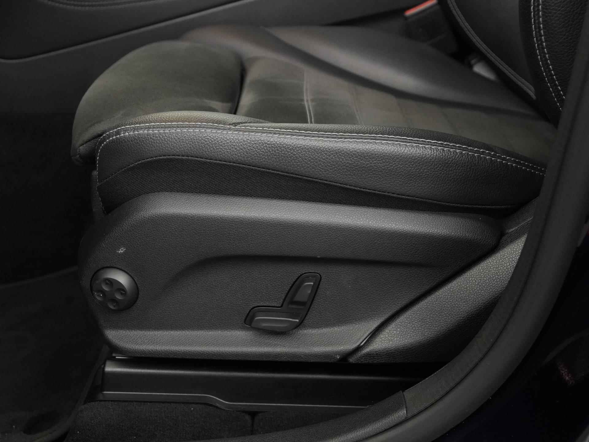 Mercedes-Benz GLC 300e 4MATIC AMG Premium | Panoramadak | Trekhaak | Camera | Carplay |  Zondag Open! - 31/46