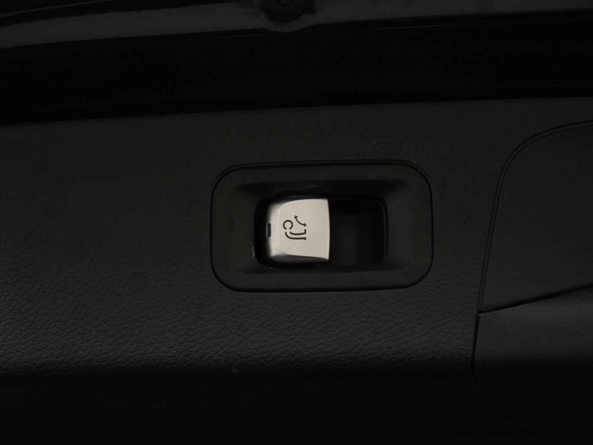 Mercedes-Benz GLC 300e 4MATIC AMG Premium | Panoramadak | Trekhaak | Camera | Carplay |  Zondag Open! - 40/46