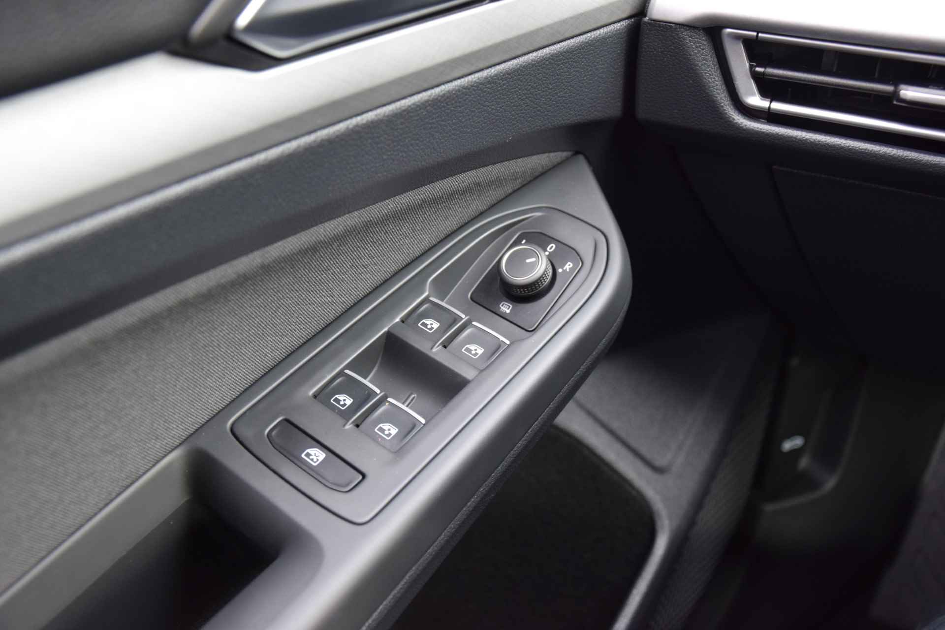 Volkswagen Golf 1.0 eTSI 110PK DSG Automaat Life Business | Org. NL | BOVAG Garantie | Adaptive Cruise Control | Full LED | 16'' Velgen | Virtual Cockpit | PDC Voor&Achter | - 24/33