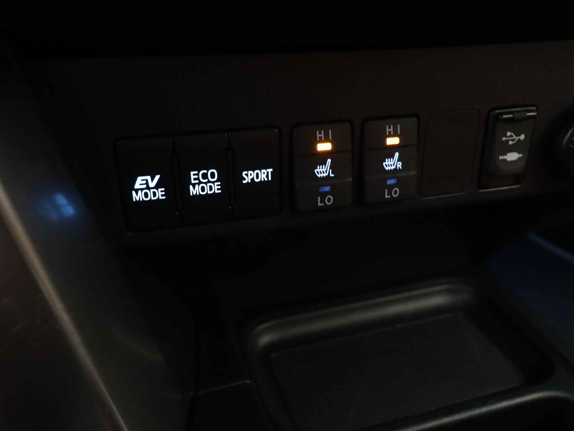 Toyota RAV4 2.5 Hybrid AWD Executive Limited | Schuif/kanteldak | Leder | Navigatie | 360 Camera | Navigatie | Climate Control | Dodehoek Ass. | Cruise Control Adaptief | Stoelverwarming | - 25/47