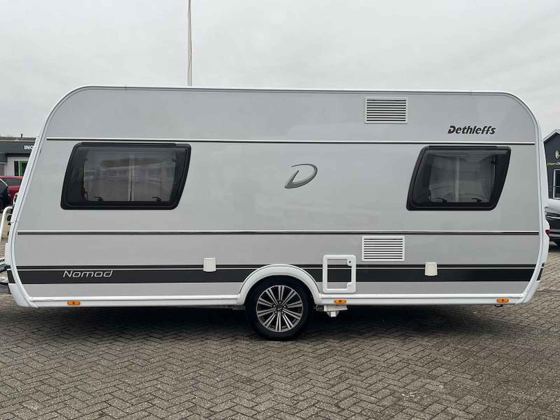 Dethleffs Nomad Avantgarde 460 EL MOVER - LUIFEL - FIETSEND - 9/22