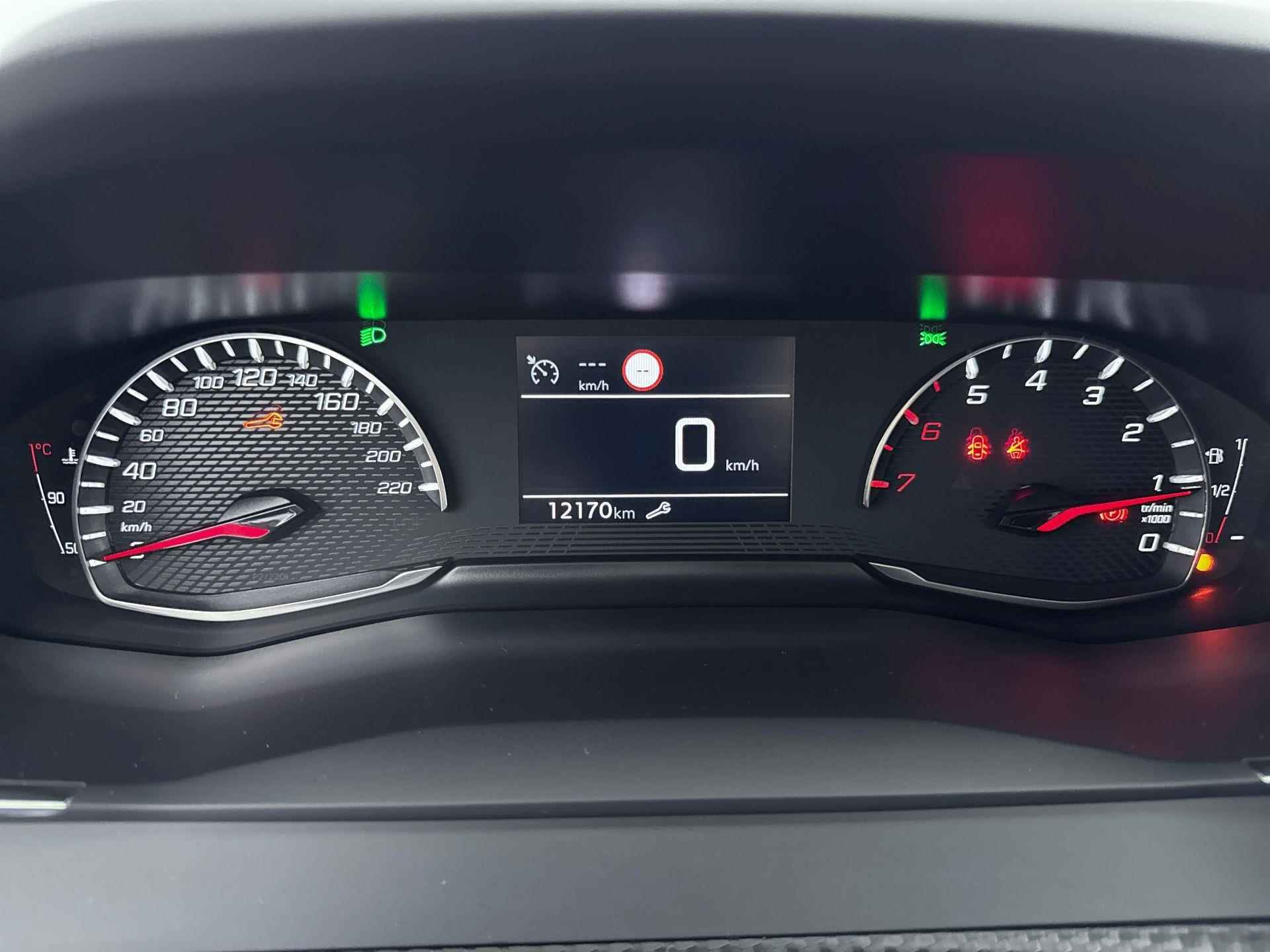 Peugeot 2008 SUV 1.2 100pk Allure | Navigatie | Climate Control | Parkeersensoren Achter - 19/37