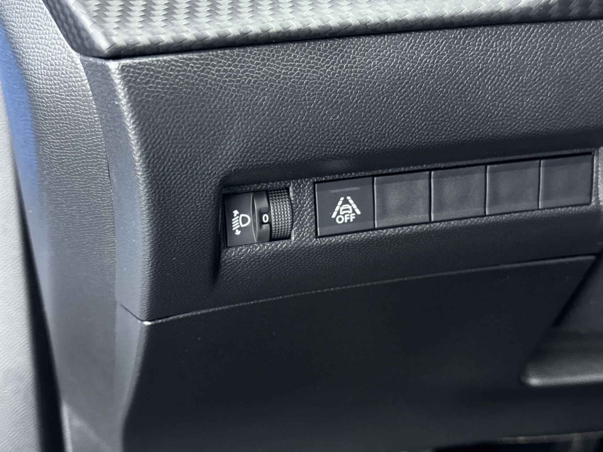 Peugeot 2008 SUV 1.2 100pk Allure | Navigatie | Climate Control | Parkeersensoren Achter - 24/37