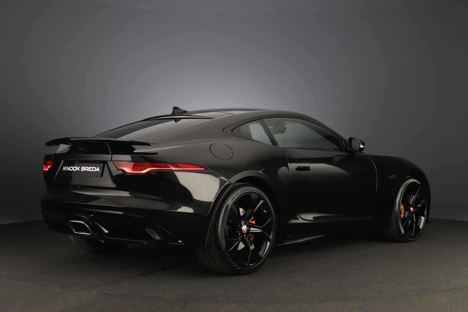 Jaguar F-Type P300 RWD R-Dynamic - 2/36