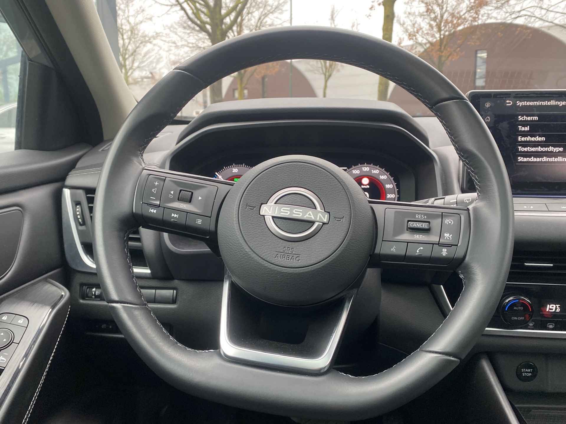 Nissan Qashqai 1.5 e-Power N-Connecta VAN: 33900,- VOOR 30.877,- EINDEJAARSVOORDEEL: 3.023,- | PANO | 360 CAMERA | RIJKLAARPRIJS - 11/32