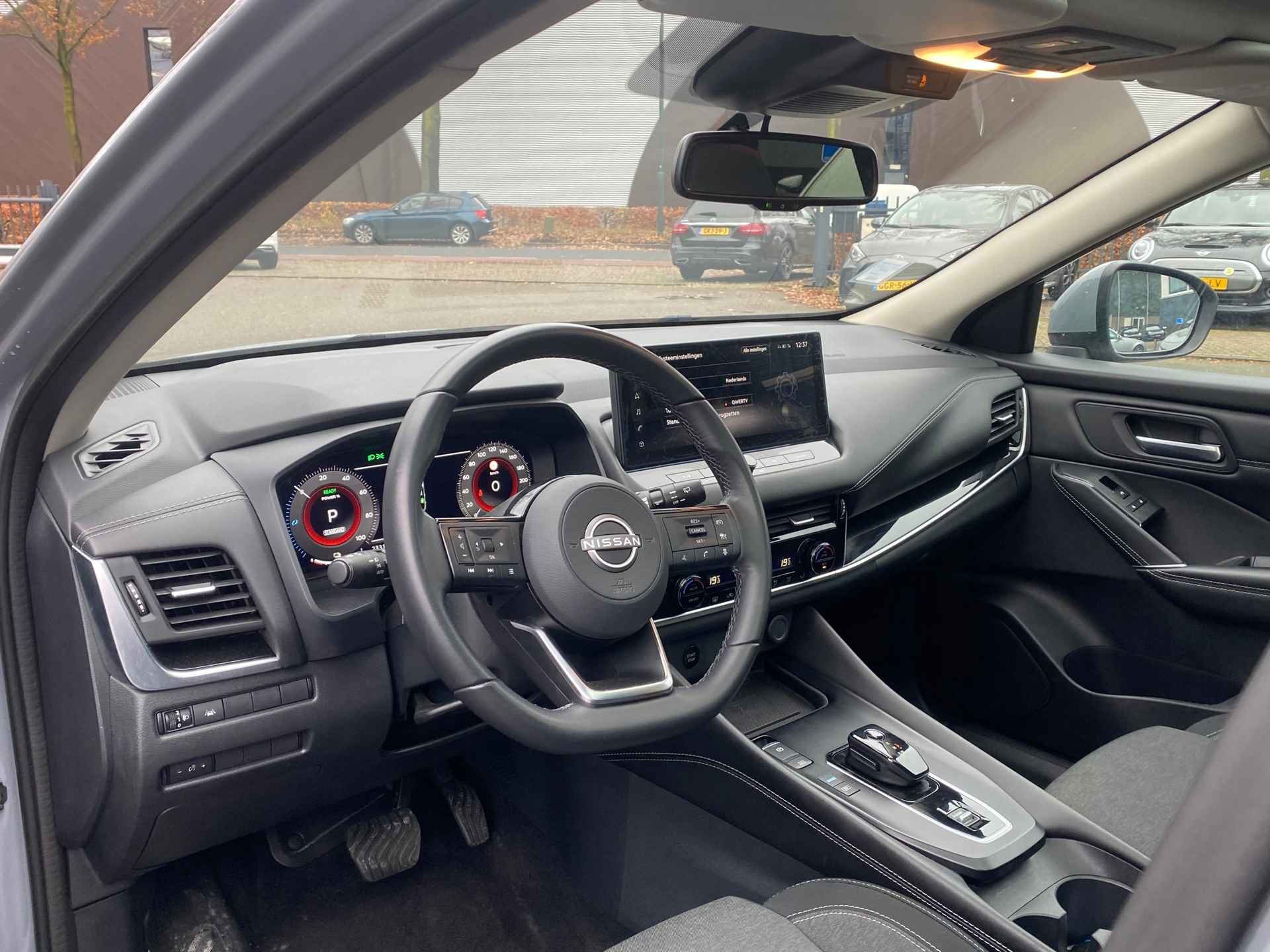 Nissan Qashqai 1.5 e-Power N-Connecta VAN: 33900,- VOOR 30.877,- EINDEJAARSVOORDEEL: 3.023,- | PANO | 360 CAMERA | RIJKLAARPRIJS - 12/32