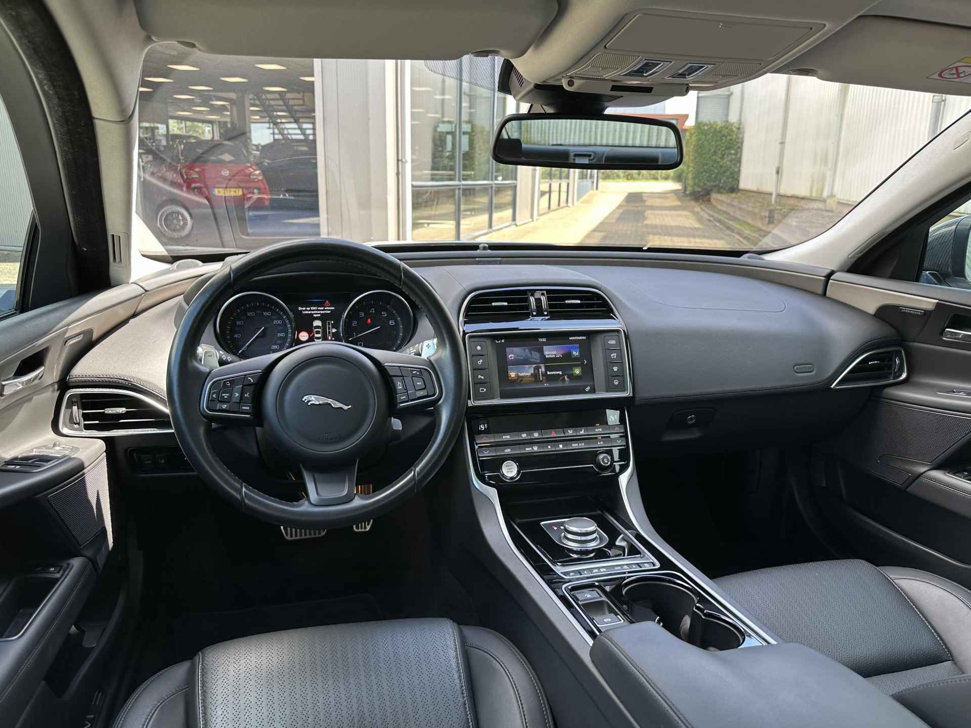 Jaguar XE 2.0 240pk Portfolio Panoramadak | Dealerhistorie - 4/70