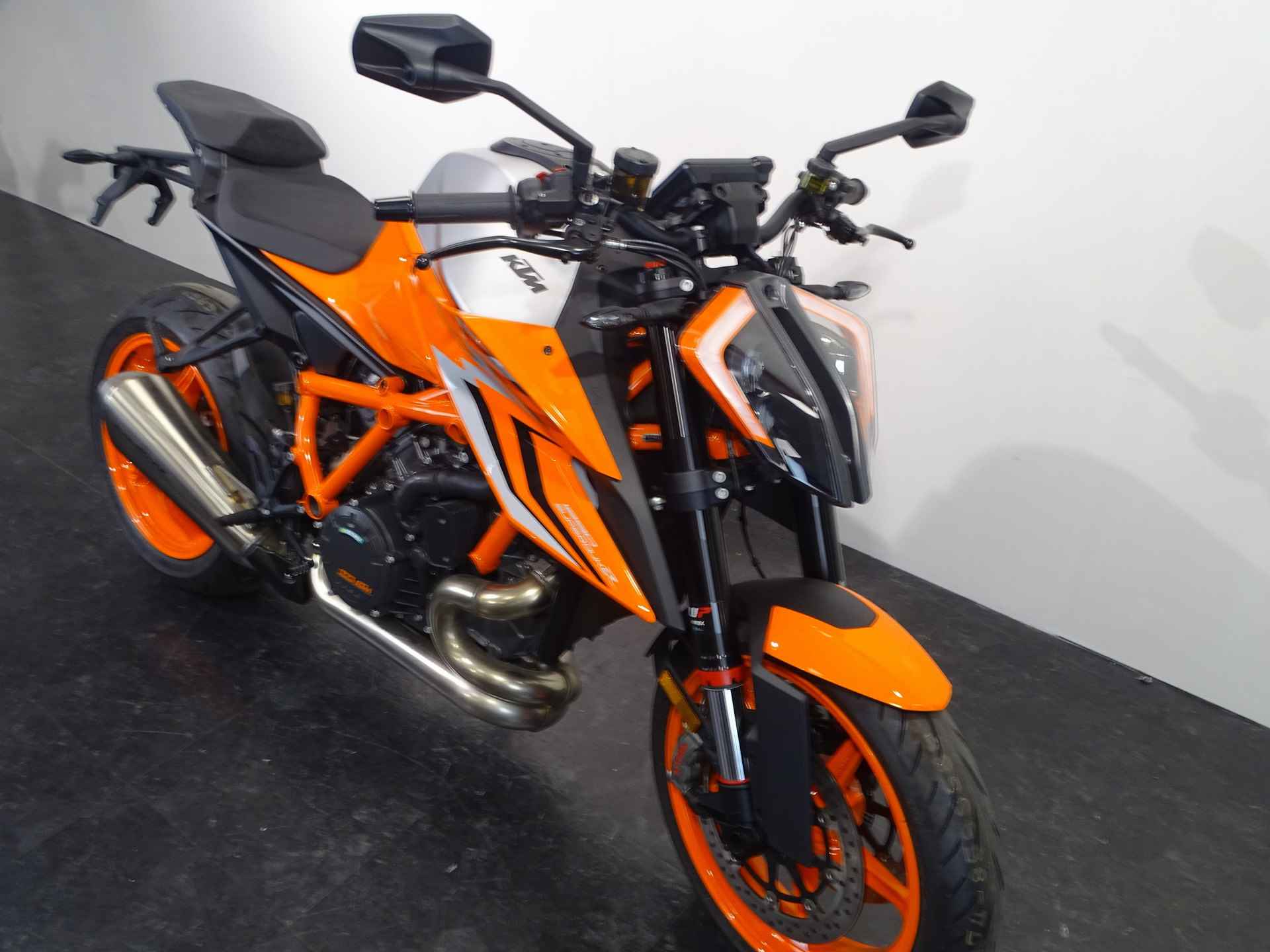 KTM 1290 SUPERDUKE R ABS - 2/7