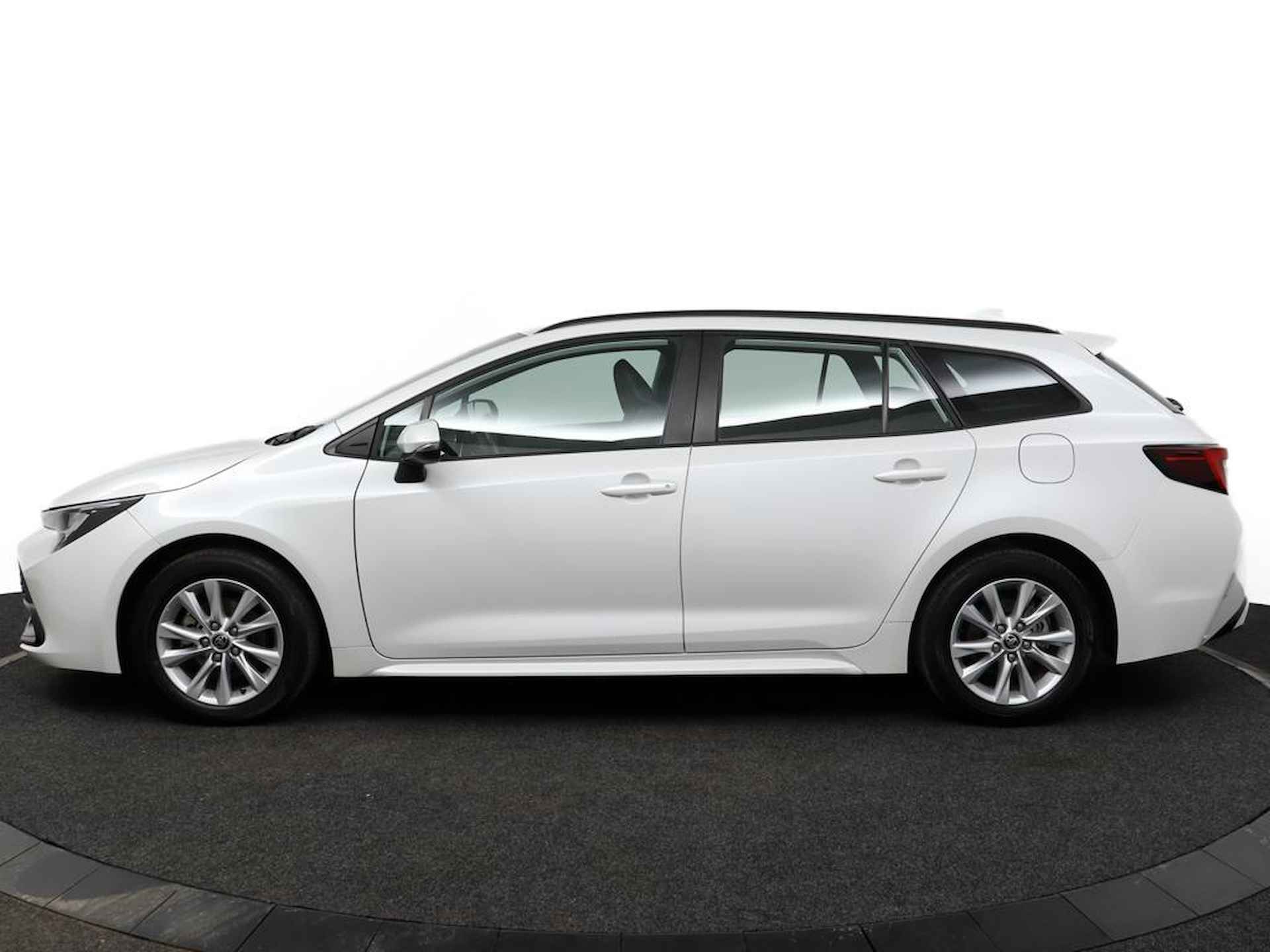 Toyota Corolla Touring Sports Hybrid 140 Active | Climate control | Parkeercamera | Apple carplay Android auto | - 3/49