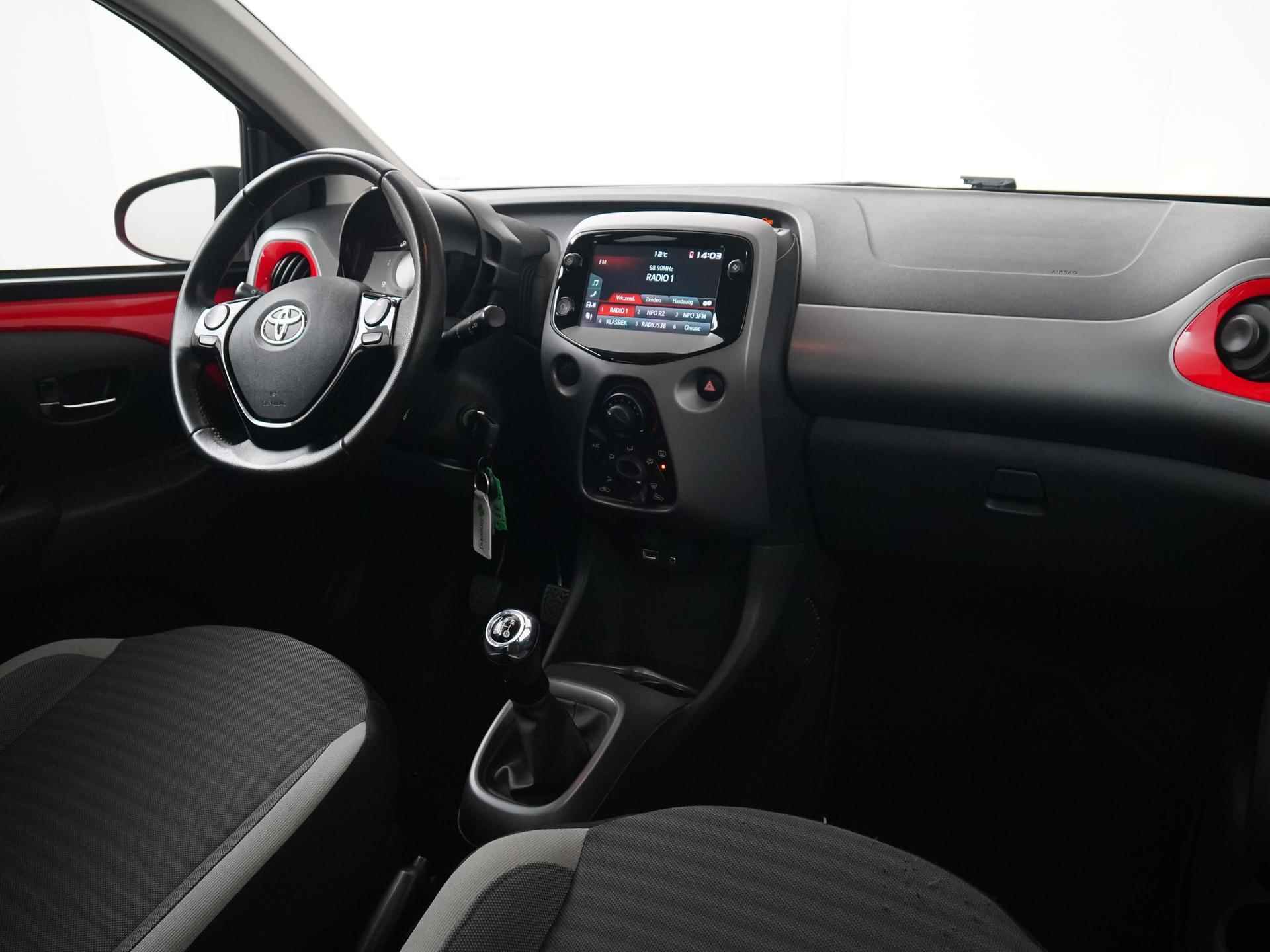 Toyota Aygo 1.0 VVT-i x-play limited | Camera | Apple/Android Carplay | Zondag Open! - 2/32