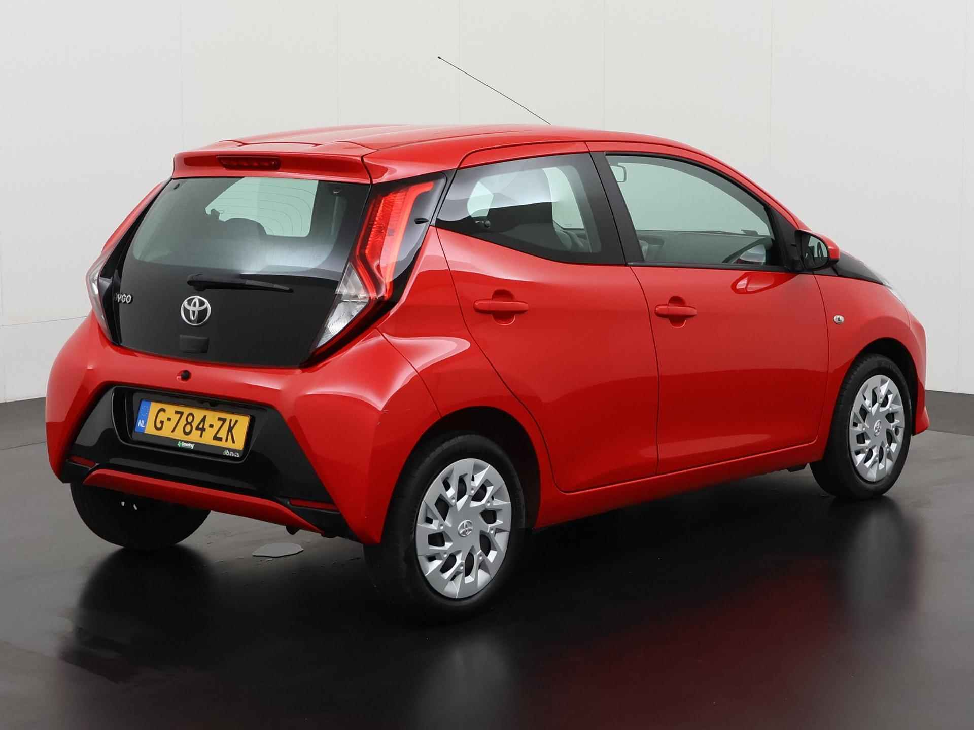 Toyota Aygo 1.0 VVT-i x-play limited | Camera | Apple/Android Carplay | Zondag Open! - 4/32