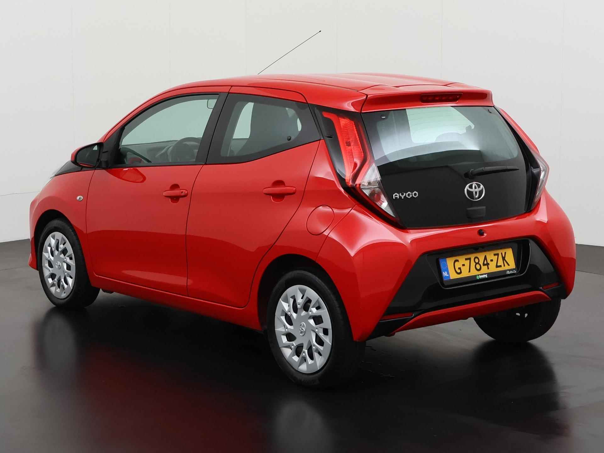 Toyota Aygo 1.0 VVT-i x-play limited | Camera | Apple/Android Carplay | Zondag Open! - 6/32