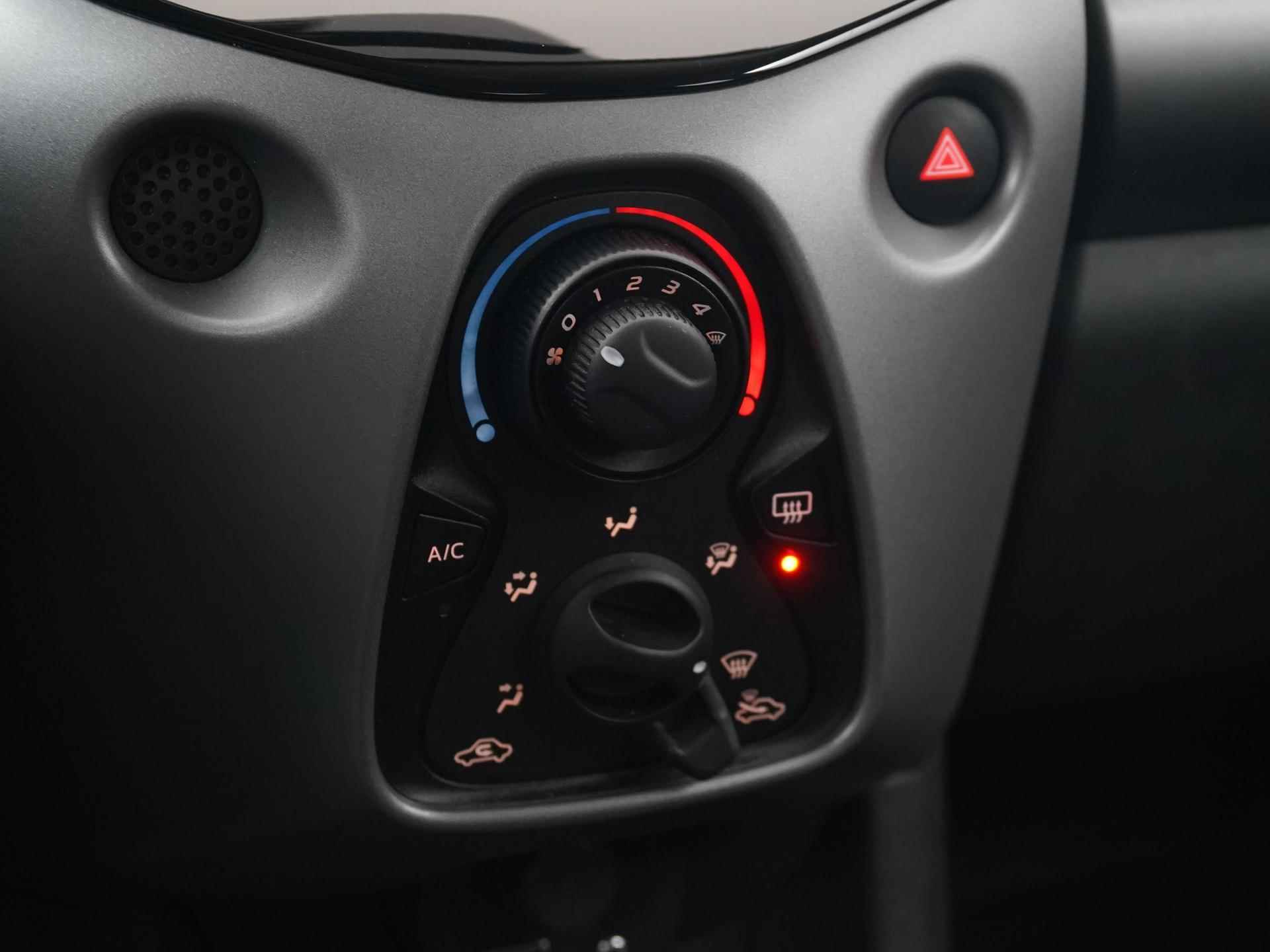 Toyota Aygo 1.0 VVT-i x-play limited | Camera | Apple/Android Carplay | Zondag Open! - 12/32