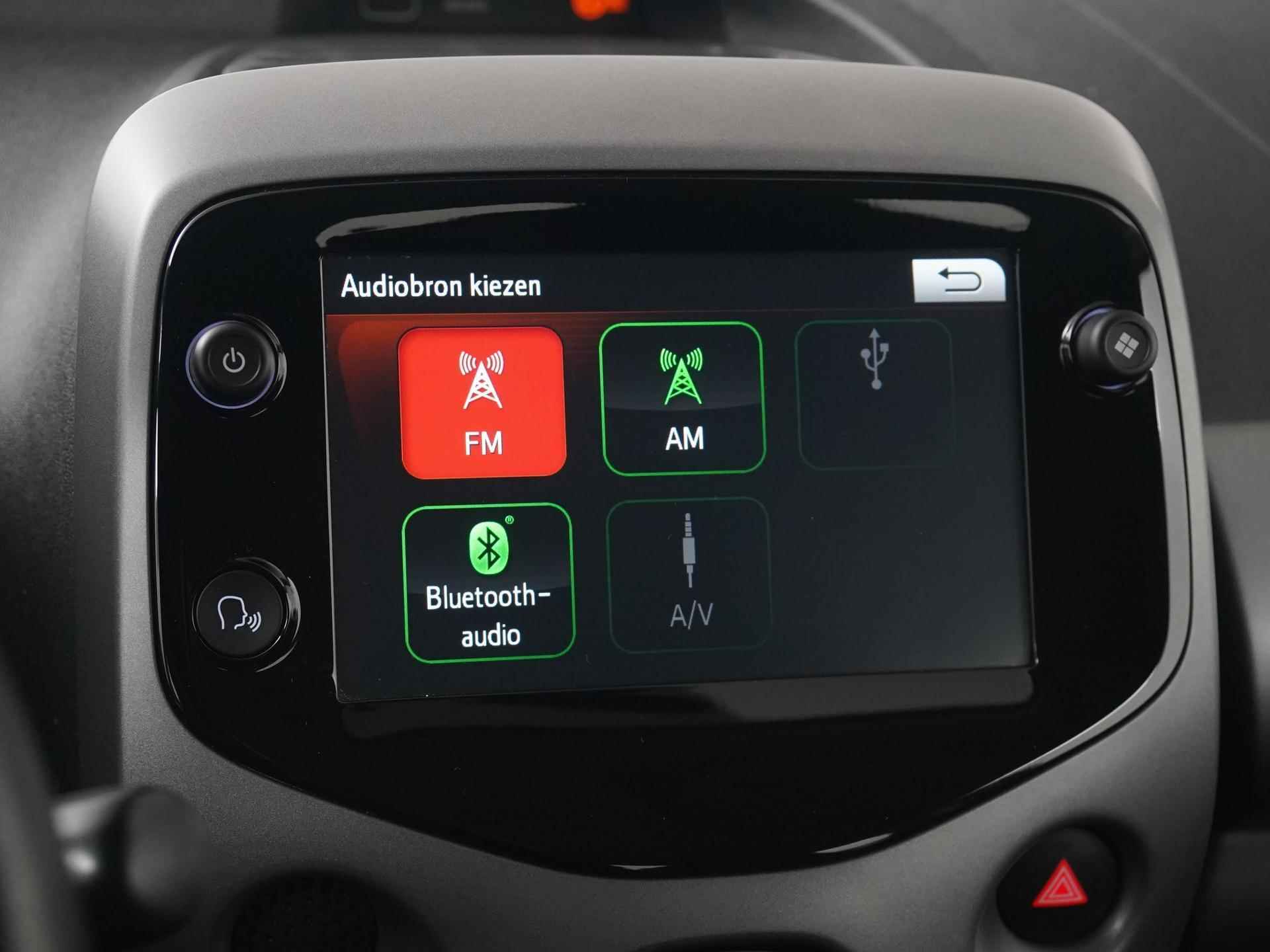 Toyota Aygo 1.0 VVT-i x-play limited | Camera | Apple/Android Carplay | Zondag Open! - 14/32