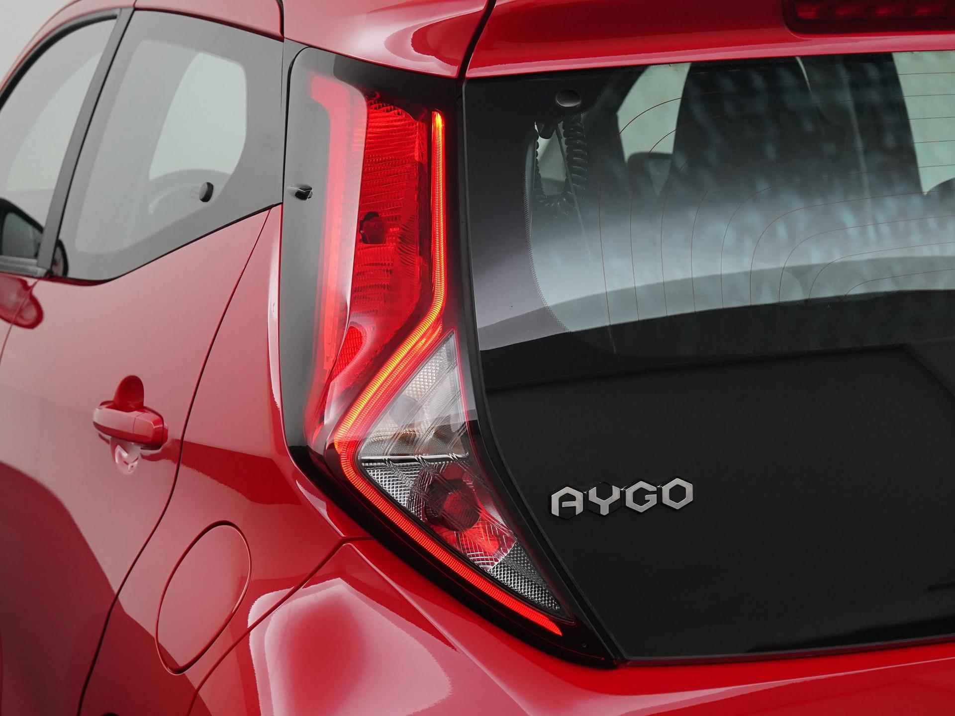 Toyota Aygo 1.0 VVT-i x-play limited | Camera | Apple/Android Carplay | Zondag Open! - 20/32