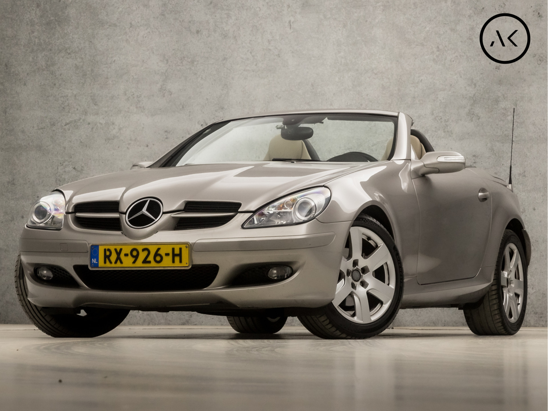 Mercedes-Benz SLK 200 K. Sport 164Pk Automaat (YOUNGTIMER, NAVIGATIE, STOELVERWARMING, LEDEREN SPORTSTOELEN, CRUISE, BLUETOOTH, XENON, PARKEERSENSOREN, NIEUWE APK, NIEUWSTAAT)