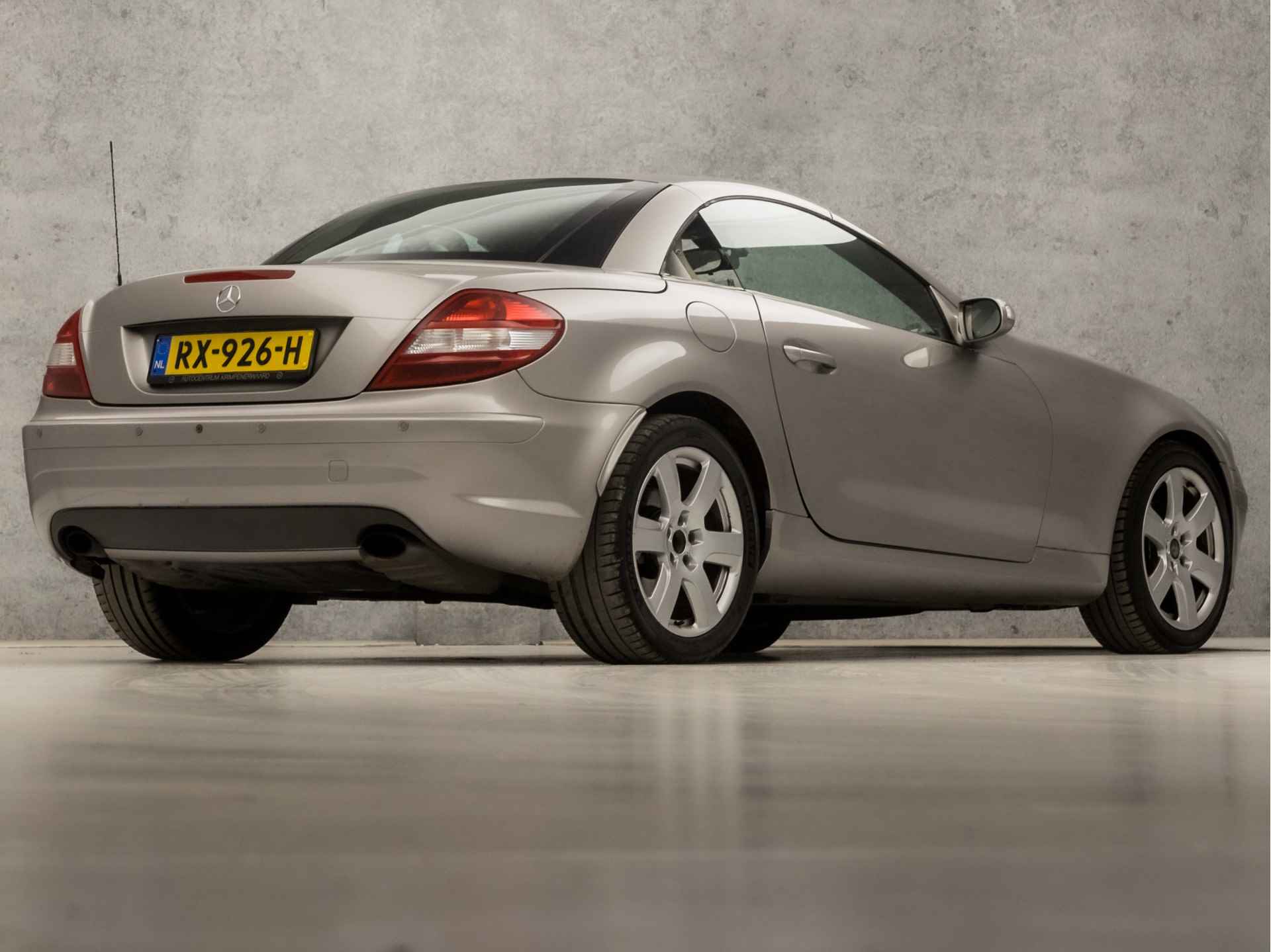 Mercedes-Benz SLK 200 K. Sport 164Pk Automaat (YOUNGTIMER, NAVIGATIE, STOELVERWARMING, LEDEREN SPORTSTOELEN, CRUISE, BLUETOOTH, XENON, PARKEERSENSOREN, NIEUWE APK, NIEUWSTAAT) - 5/29