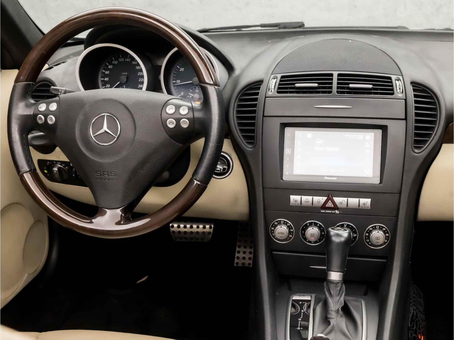 Mercedes-Benz SLK 200 K. Sport 164Pk Automaat (YOUNGTIMER, NAVIGATIE, STOELVERWARMING, LEDEREN SPORTSTOELEN, CRUISE, BLUETOOTH, XENON, PARKEERSENSOREN, NIEUWE APK, NIEUWSTAAT) - 7/29