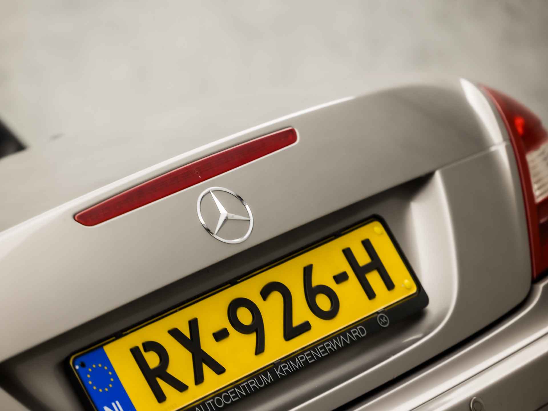 Mercedes-Benz SLK 200 K. Sport 164Pk Automaat (YOUNGTIMER, NAVIGATIE, STOELVERWARMING, LEDEREN SPORTSTOELEN, CRUISE, BLUETOOTH, XENON, PARKEERSENSOREN, NIEUWE APK, NIEUWSTAAT) - 24/29