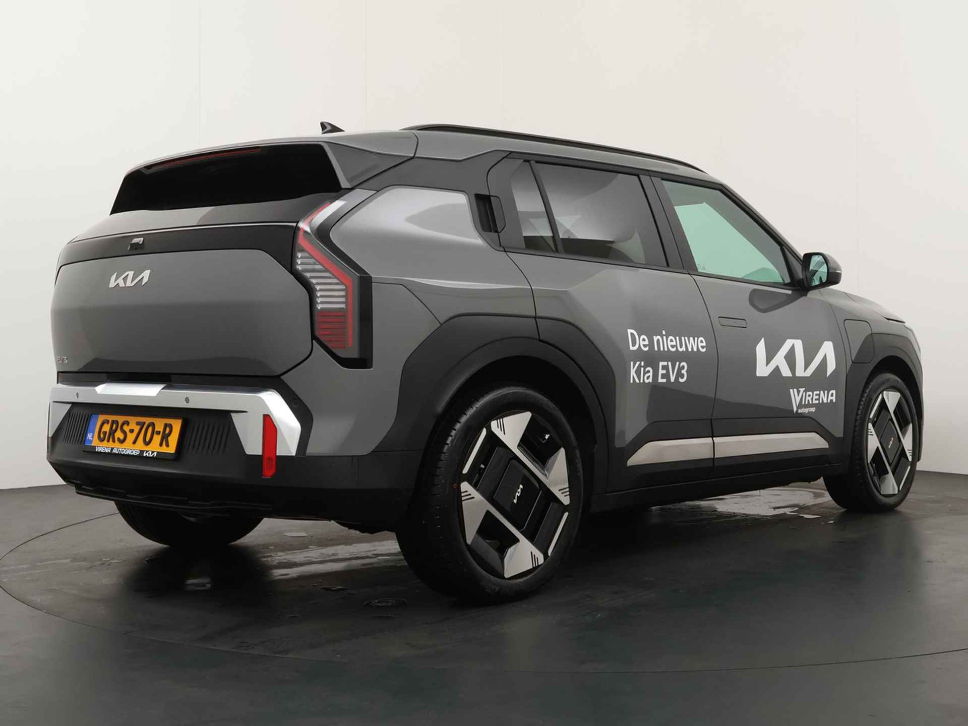 Kia EV3 Plus Advanced 81.4 kWh - Rijdende Demo - Draadloze Apple CarPlay / Android Auto - Stoel en stuurwiel verwarming - Panoramadak - Harman Kardon Audio - Dodehoek assistent - Fabrieksgarantie tot 11-2031 - 9/46