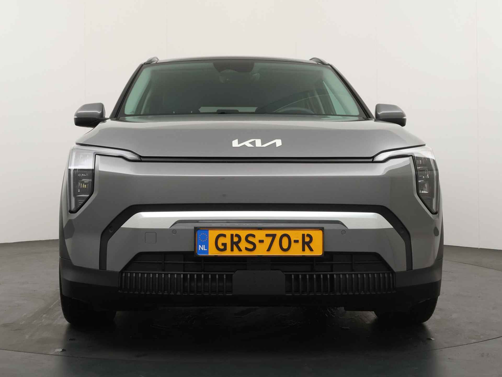 Kia EV3 Plus Advanced 81.4 kWh - Rijdende Demo - Draadloze Apple CarPlay / Android Auto - Stoel en stuurwiel verwarming - Panoramadak - Harman Kardon Audio - Dodehoek assistent - Fabrieksgarantie tot 11-2031 - 13/46