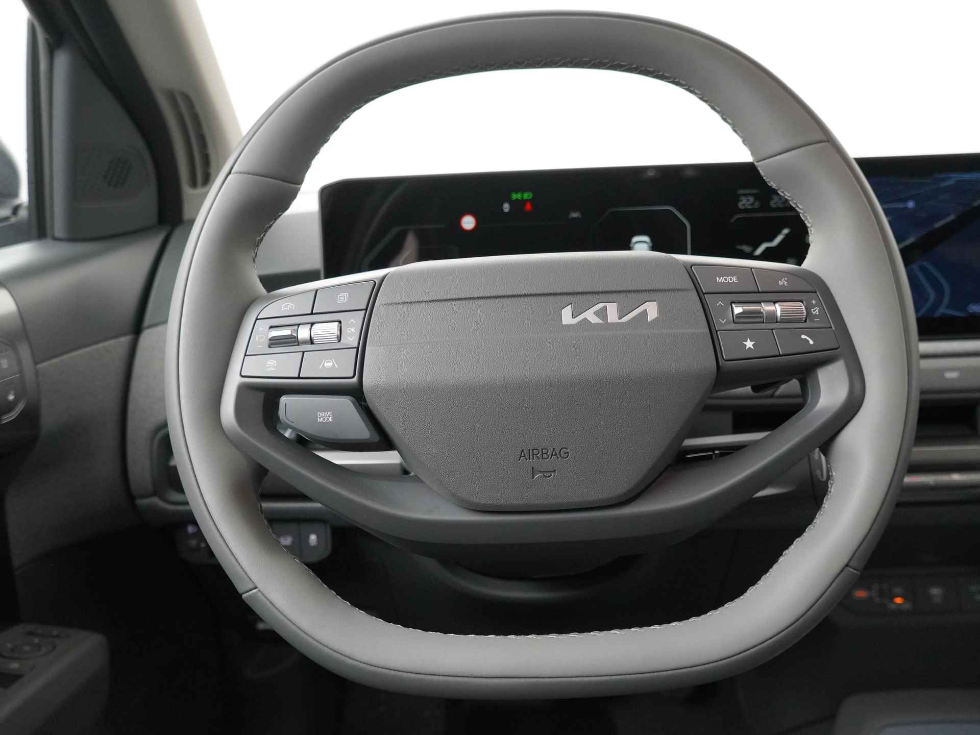 Kia EV3 Plus Advanced 81.4 kWh - Rijdende Demo - Draadloze Apple CarPlay / Android Auto - Stoel en stuurwiel verwarming - Panoramadak - Harman Kardon Audio - Dodehoek assistent - Fabrieksgarantie tot 11-2031 - 38/46