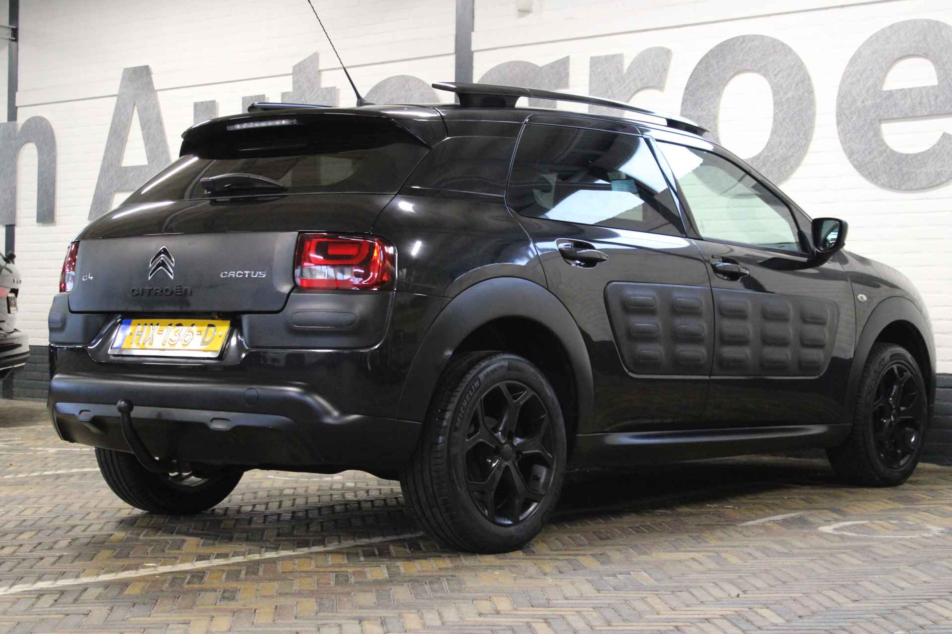 Citroën C4 Cactus 1.2 PureTech Feel | Incl. 12 maanden garantie | Climate control | Cruise control | Trekhaak | Bluetooth | Navigatie | Parkeercamera | - 23/46