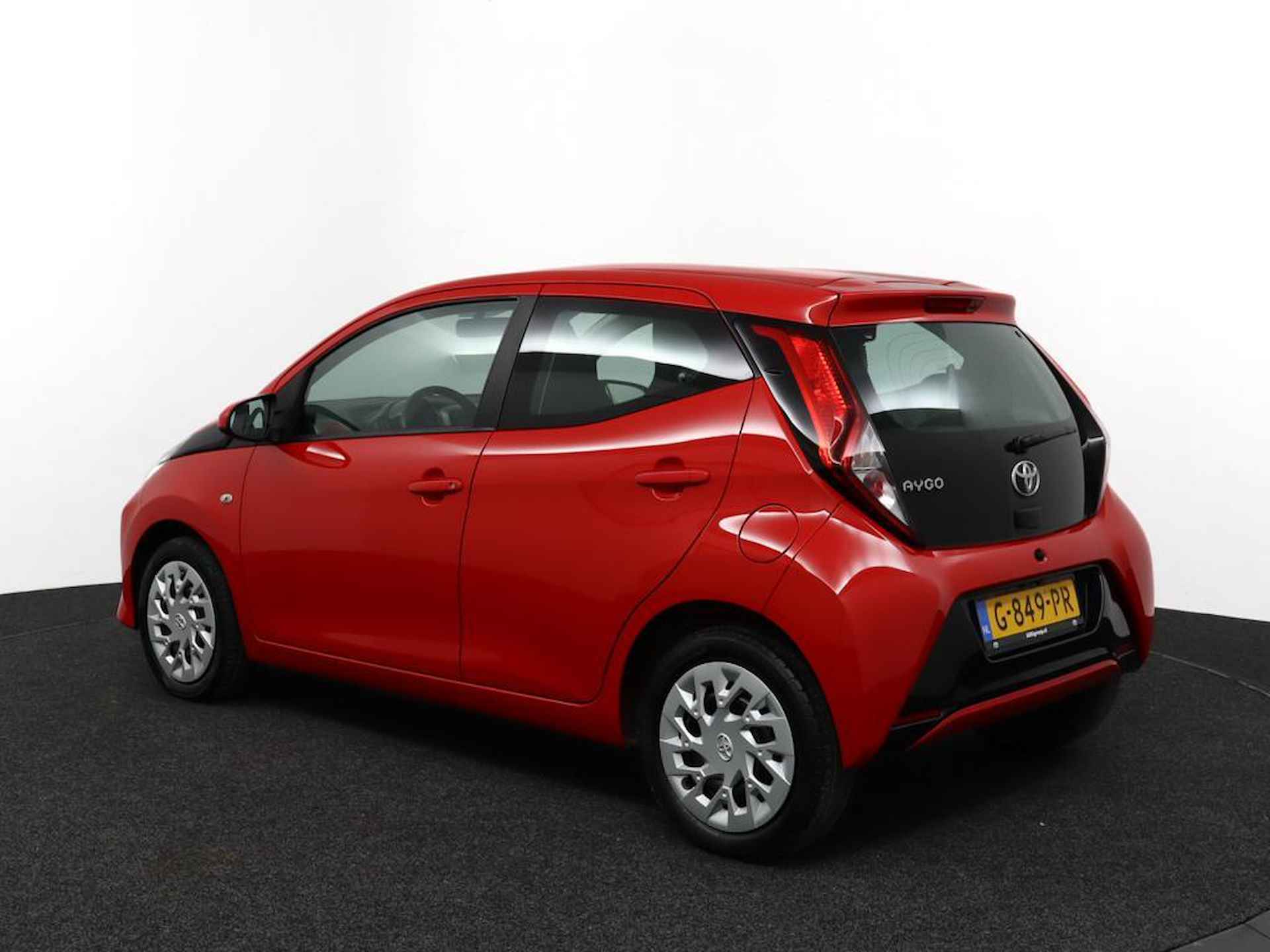 Toyota Aygo 1.0 VVT-i x-play limited | Airco | Centrale vergrendeling | Bluetooth| Achteruitrijcamera | - 12/47