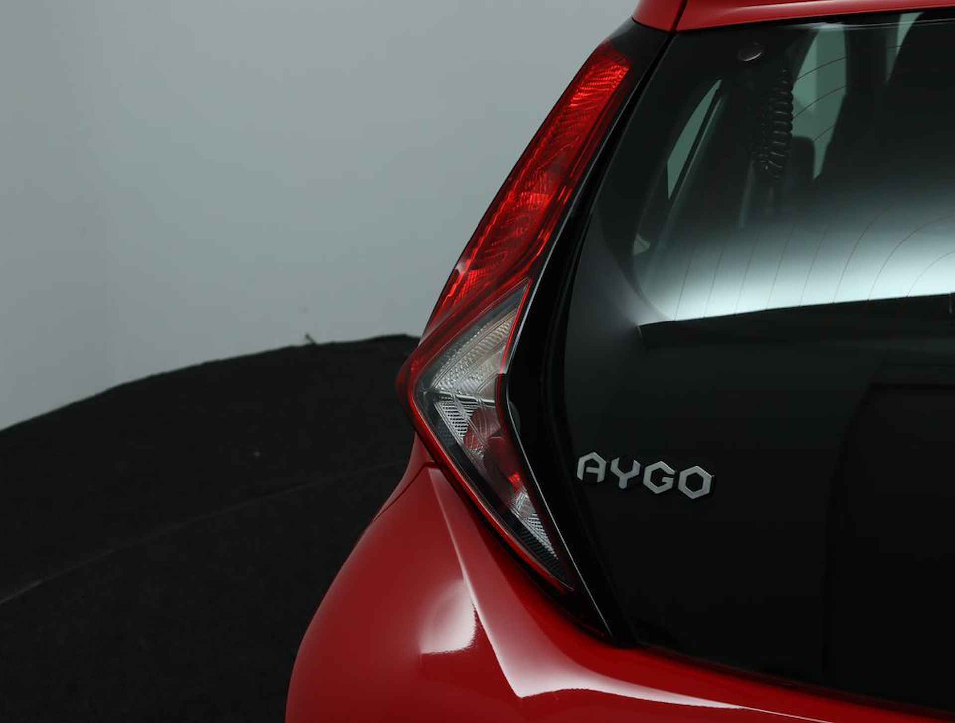 Toyota Aygo 1.0 VVT-i x-play limited | Airco | Centrale vergrendeling | Bluetooth| Achteruitrijcamera | - 37/47