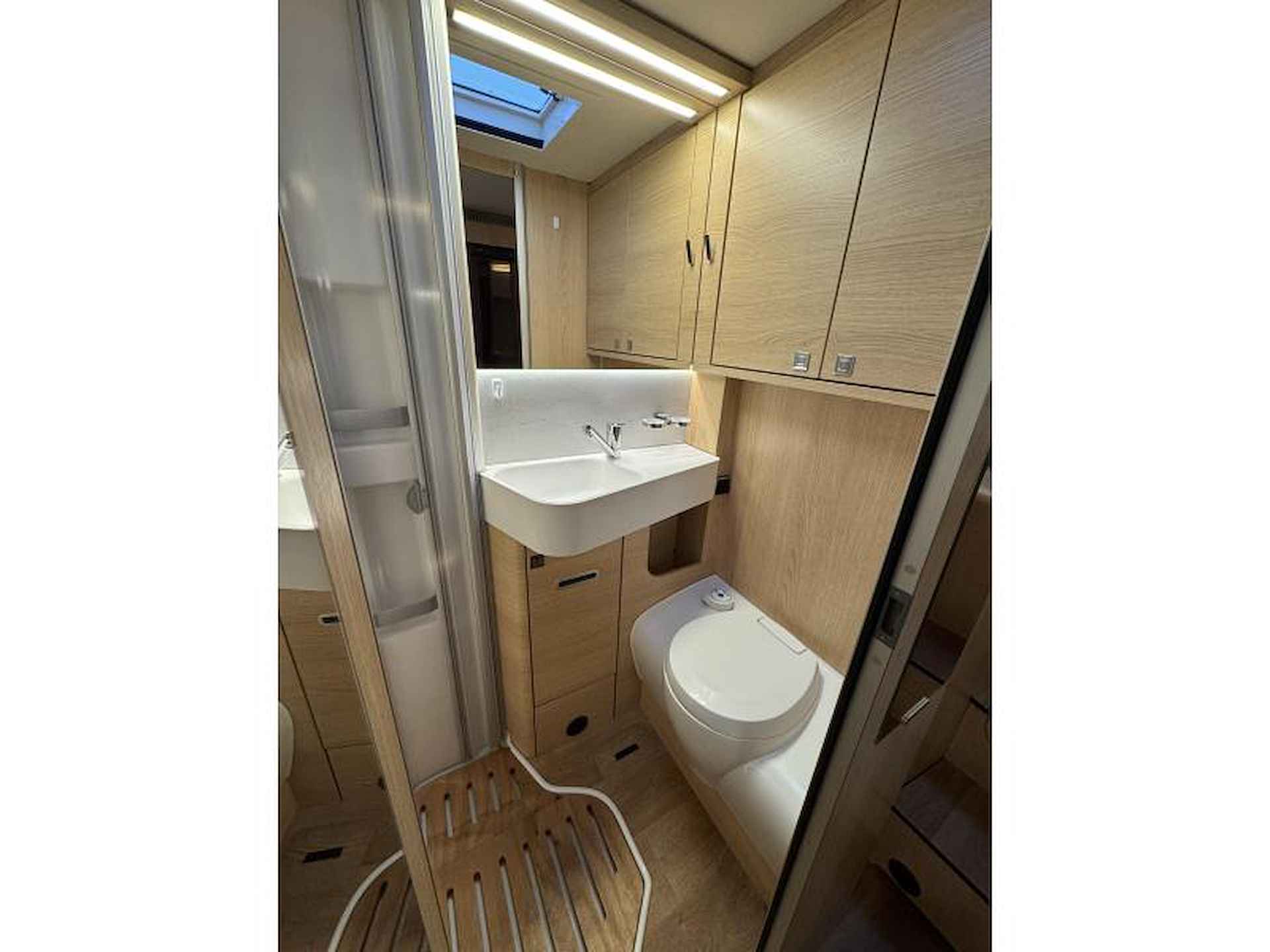 Hymer B-MCT 600 White-Line - 19/25