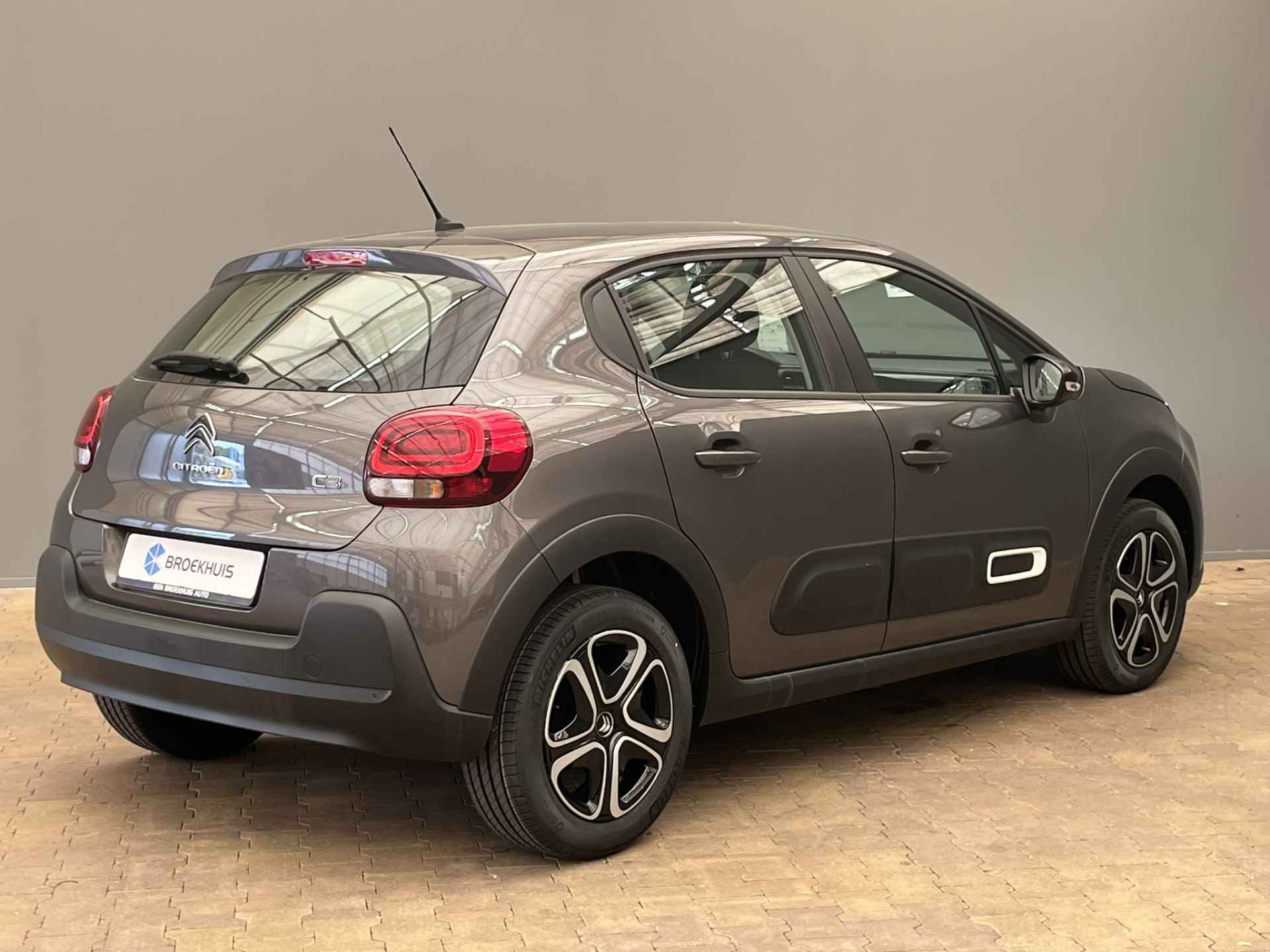 Citroën C3 1.2 82 pk S&S Plus | € 4.154,- Voorraad Voordeel | Navigatie | DAB+ | Parkeersensoren | Cruise | Clima | Led dagrij | Rijstrooksensor | Carplay | Bluetooth | Touchscreen | - 3/26