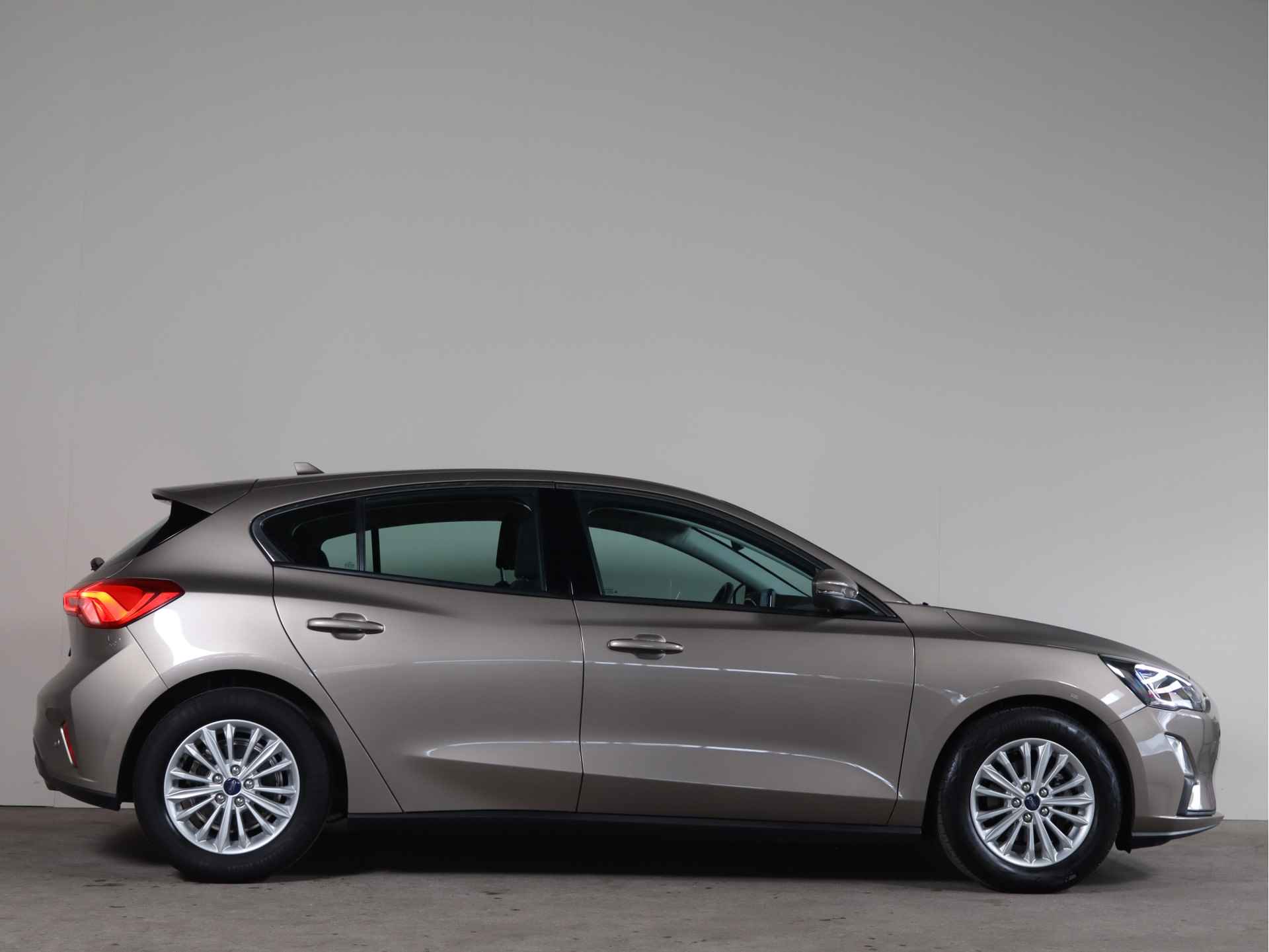 Ford Focus 1.0 EcoBoost Titanium Business NL-Auto!! Adap.Cruise I Carplay I Key-Less - 34/35