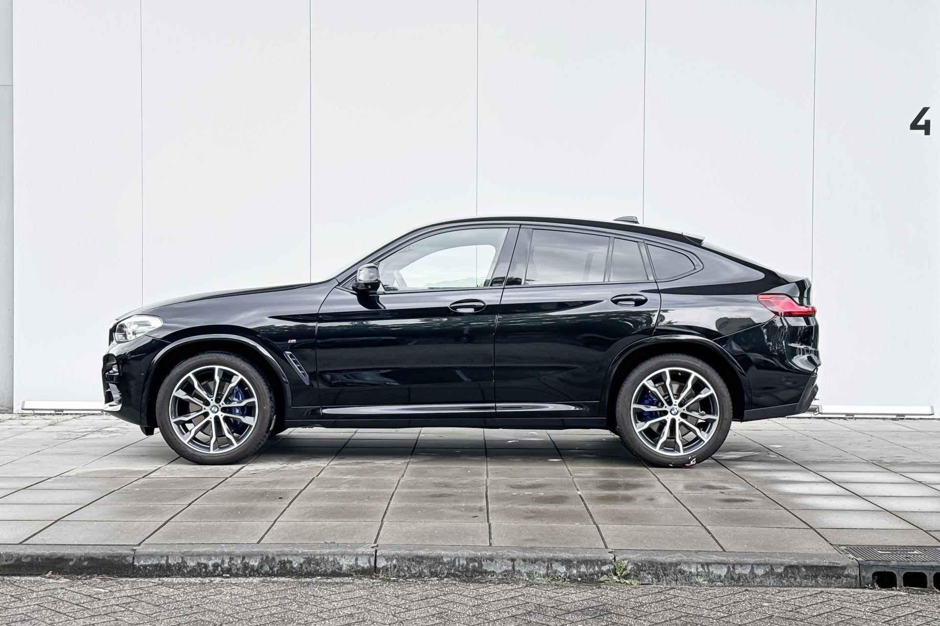 BMW X4 xDrive20i High Executive M-Sport 20 Inch / Head Up Display / Comfort Acces / Getinte Ramen / Dimmende Binnen & Buitenspiegels / Electrisch Verstelbare Voorstoelen / Driving Assistant / Parking Assistant Plus / Harman Kardon - 2/23