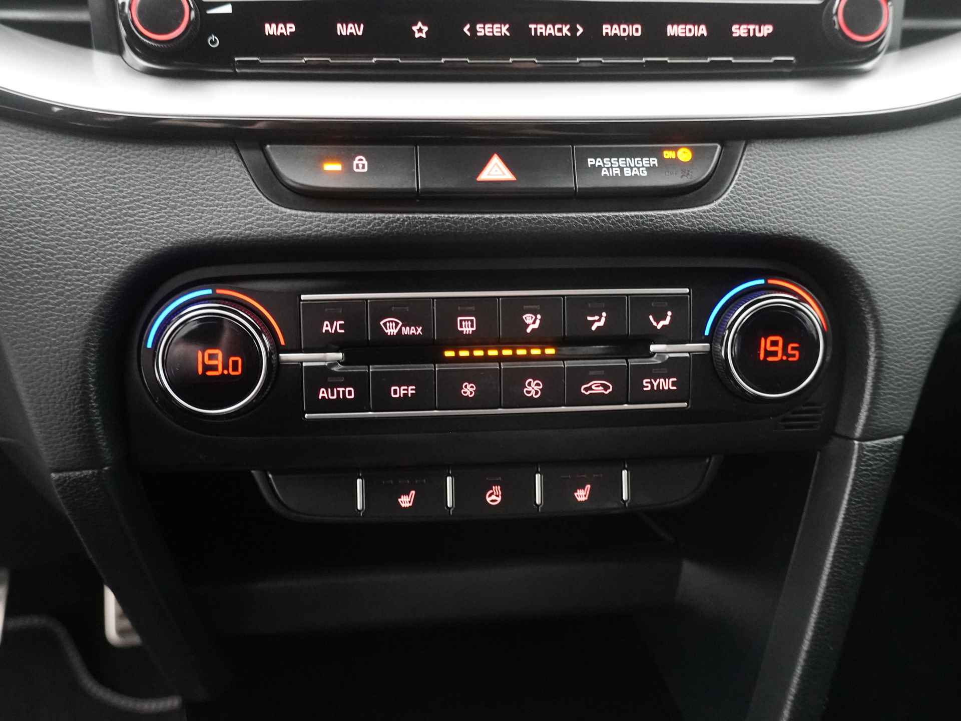 Kia Xceed 1.0 T-GDi GT-Line First Edition - Cruise Control - Climate Control - Navigatie - Stoel/Stuur Verwarming - Apple/Android Carplay - Fabrieksgarantie Tot 2029 - 28/46