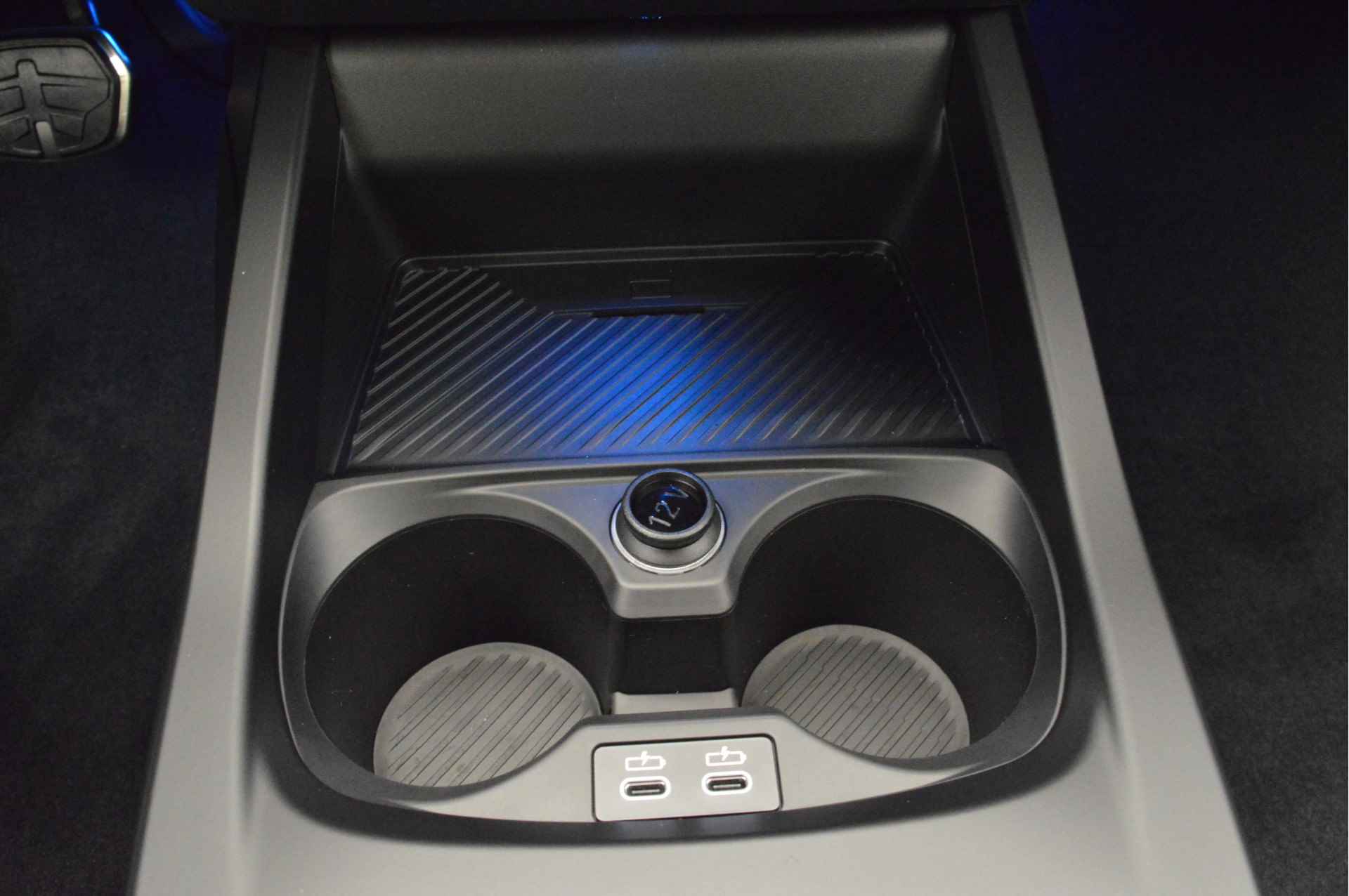 BMW 1-serie 120 M Sport Automaat / Panoramadak / Sportstoelen / Adaptieve LED / M Adaptief onderstel / Comfort Access / Stuurverwarming - 18/23