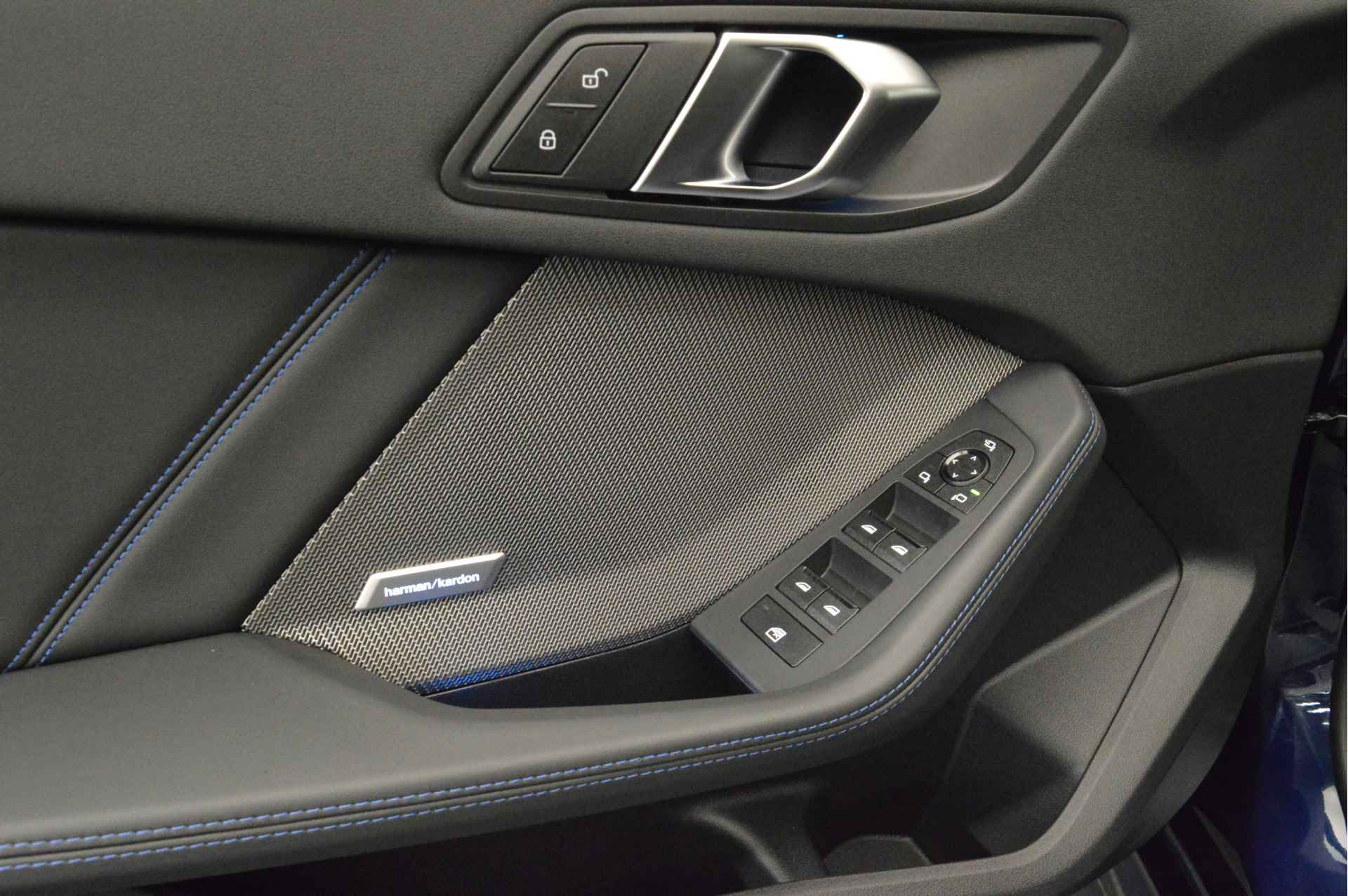 BMW 1-serie 120 M Sport Automaat / Panoramadak / Sportstoelen / Adaptieve LED / M Adaptief onderstel / Comfort Access / Stuurverwarming - 7/23