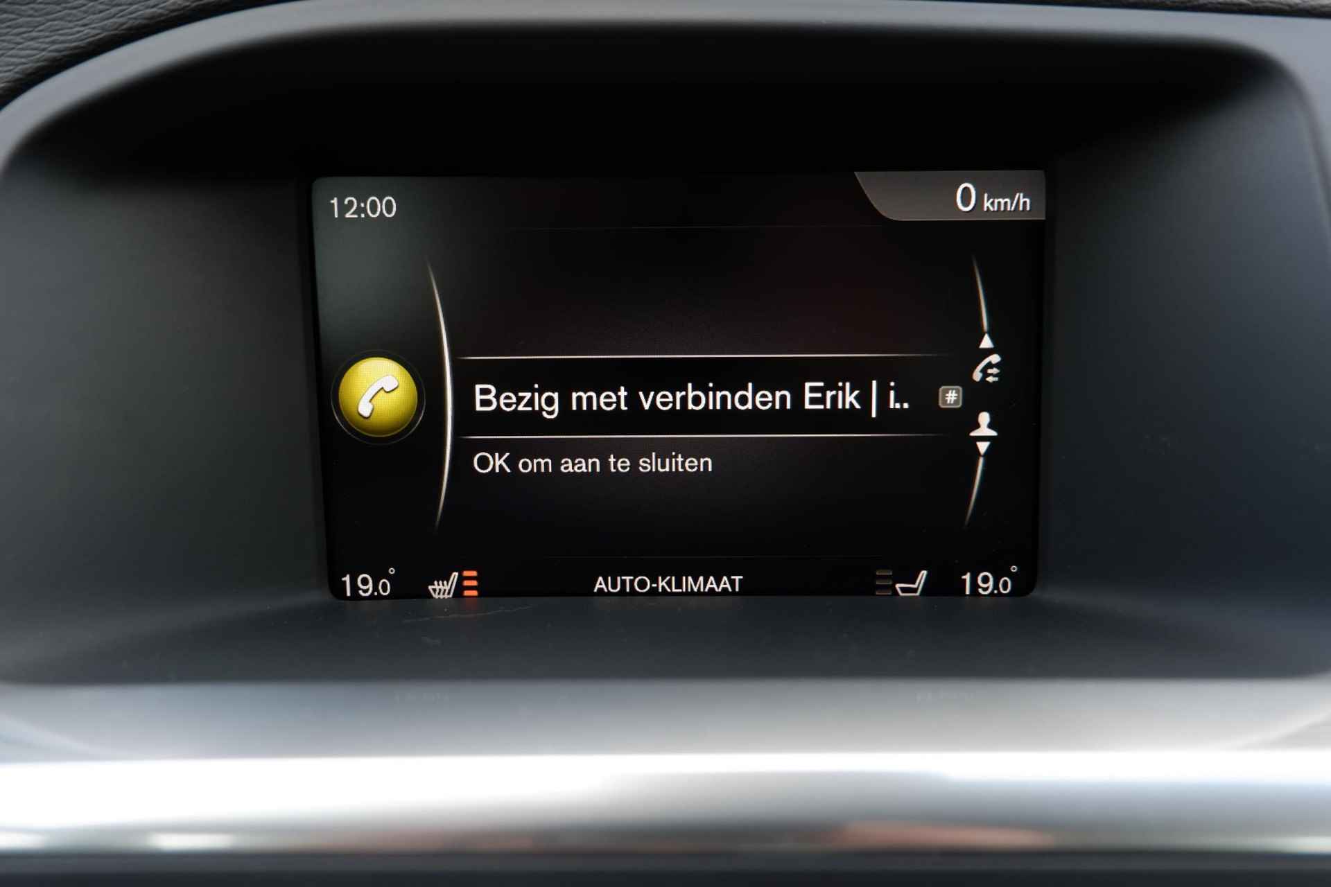Volvo V60 T3 152PK Polar+, Standkachel met timer, Xenon met adaptieve bochtverlichting, Park Assist voor & achter, Verwarmbare voorstoelen, achterbank & stuurwiel, Keyless Entry, Full-map navigatie, Bluetooth telefoonvoorbereiding - 14/29