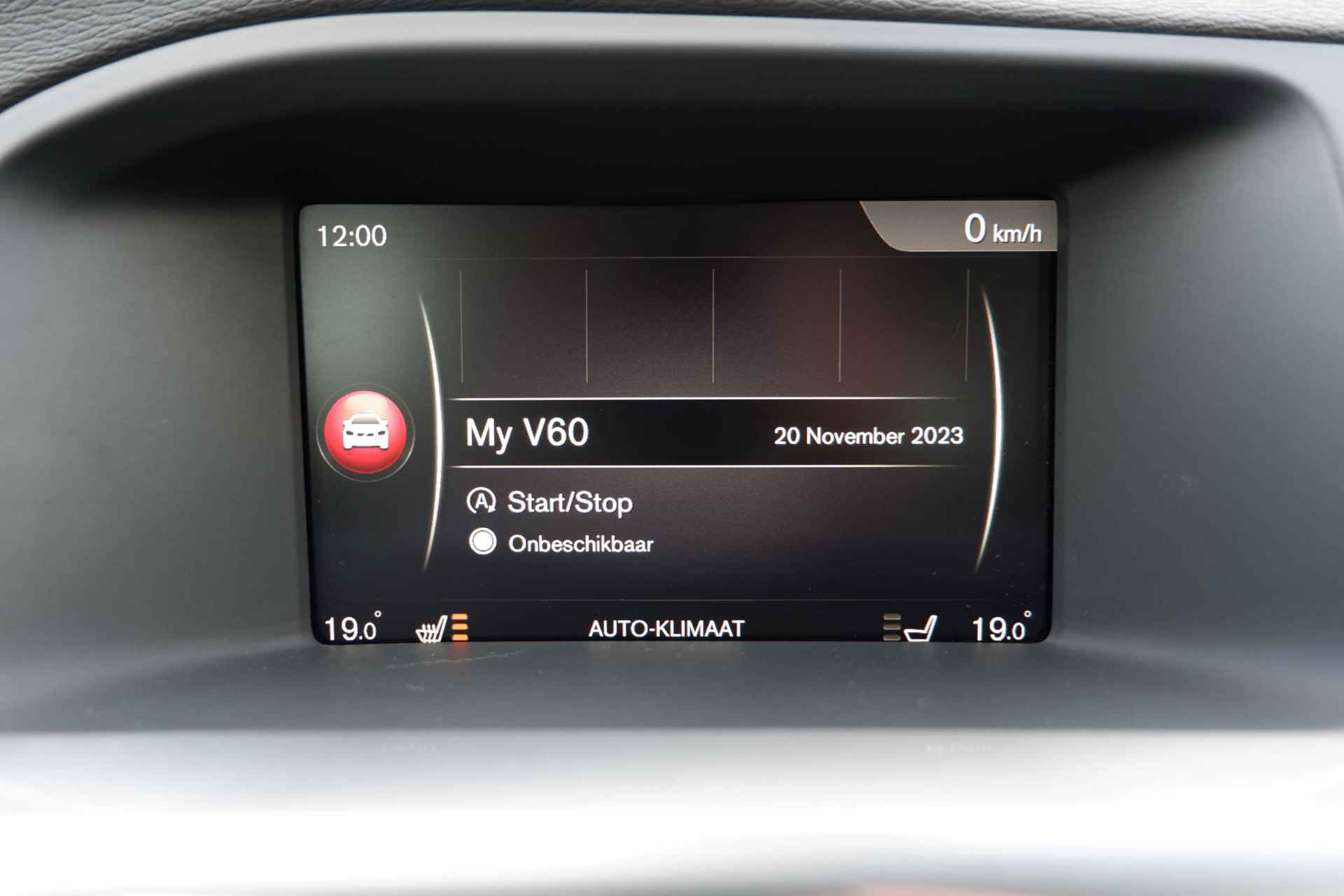 Volvo V60 T3 152PK Polar+, Standkachel met timer, Xenon met adaptieve bochtverlichting, Park Assist voor & achter, Verwarmbare voorstoelen, achterbank & stuurwiel, Keyless Entry, Full-map navigatie, Bluetooth telefoonvoorbereiding - 15/29