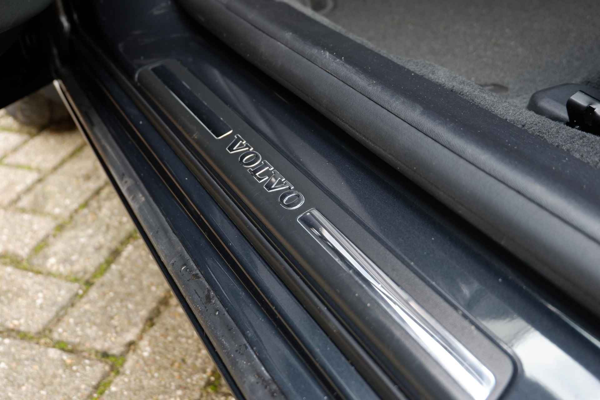 Volvo V60 T3 152PK Polar+, Standkachel met timer, Xenon met adaptieve bochtverlichting, Park Assist voor & achter, Verwarmbare voorstoelen, achterbank & stuurwiel, Keyless Entry, Full-map navigatie, Bluetooth telefoonvoorbereiding - 26/29
