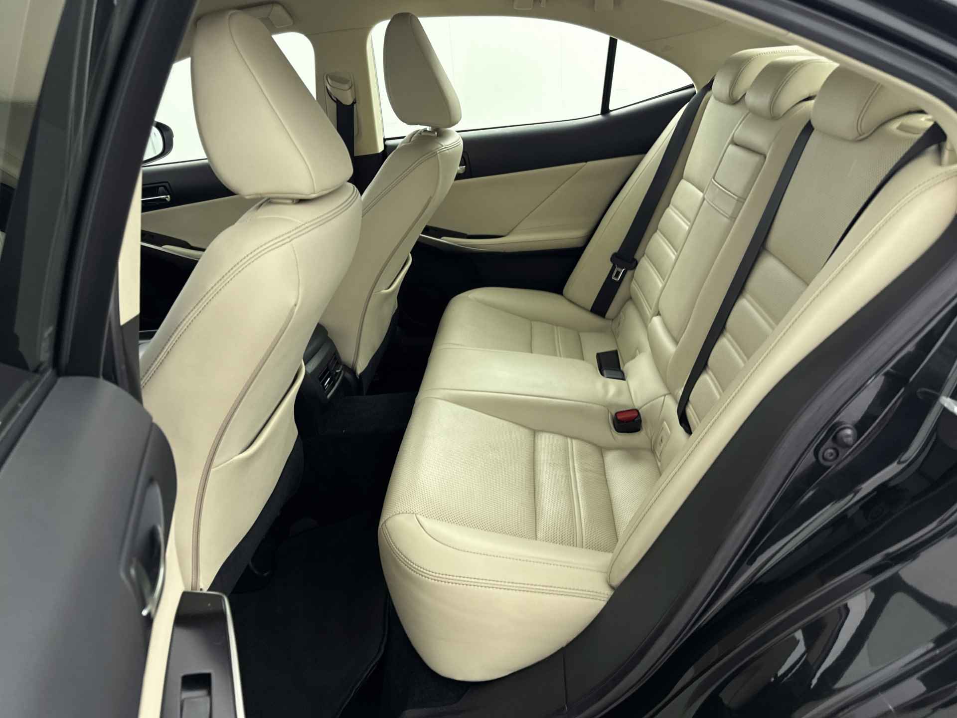 Lexus IS 300h Business Line Pro Limited | Verwarmde voorstoelen | Navigatie | - 9/47